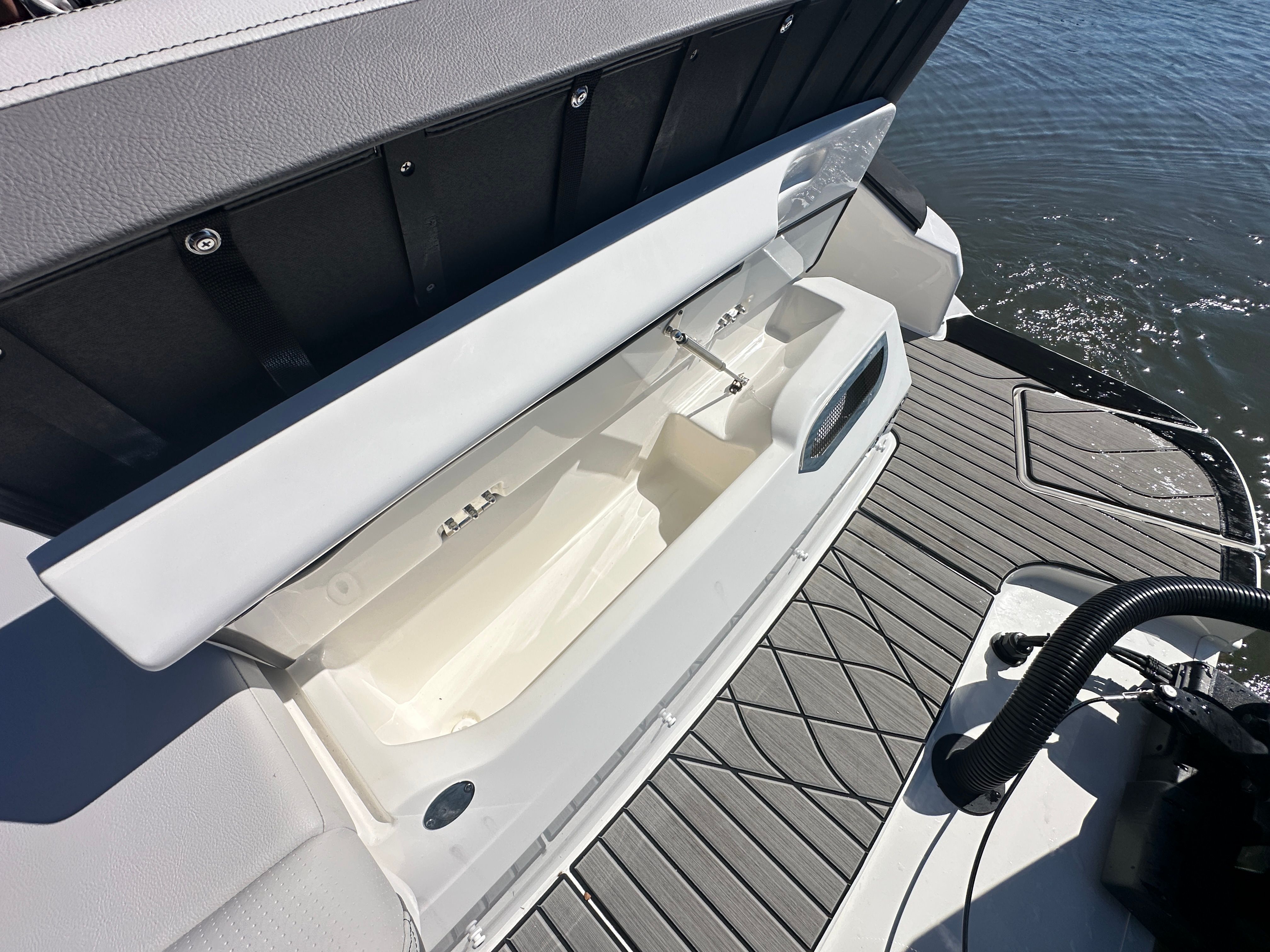 2026 Sea Ray SLX 280 Outboard Image Thumbnail #47