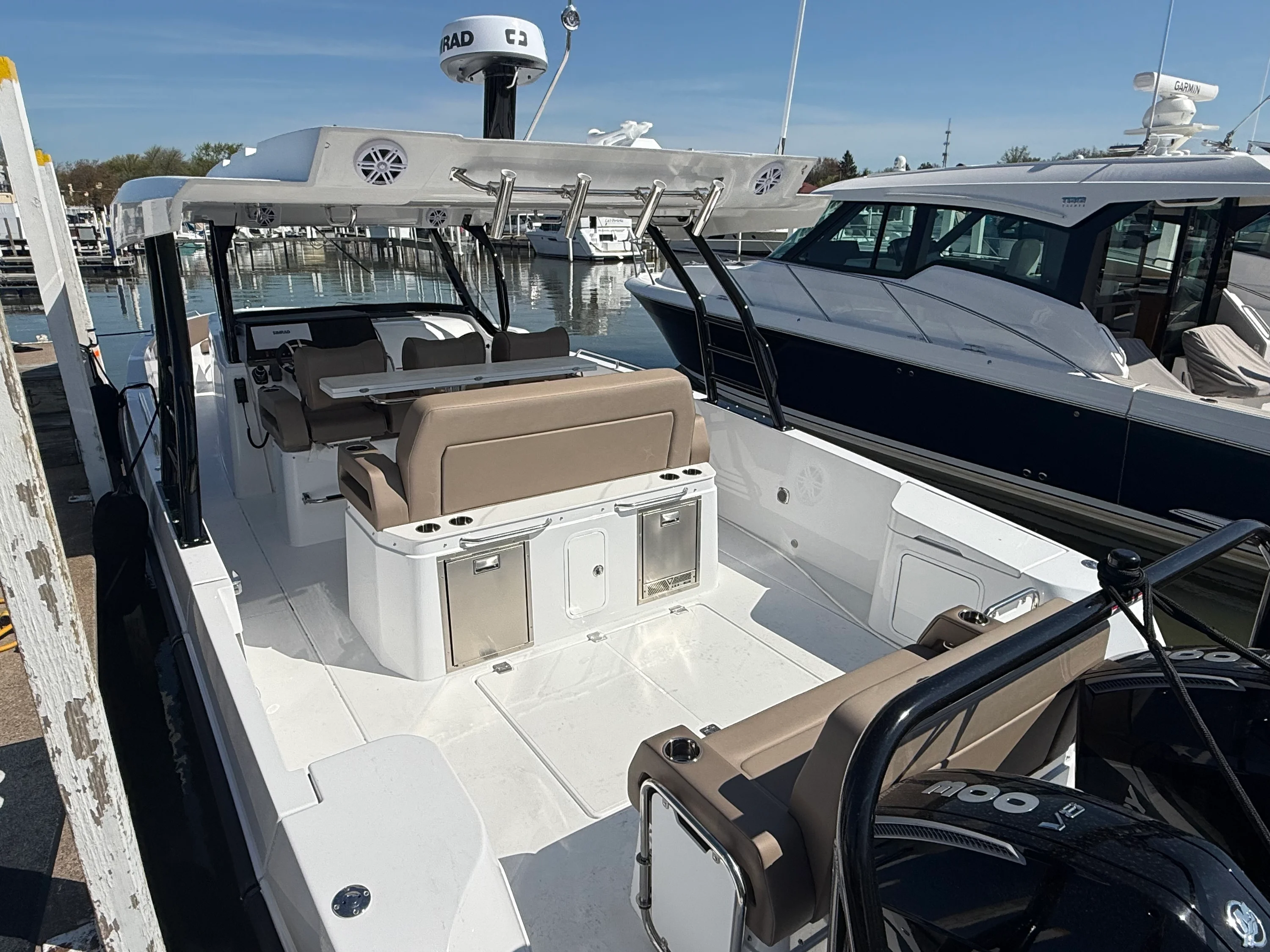 2026 Cruisers Yachts 38 VTR Image Thumbnail #4