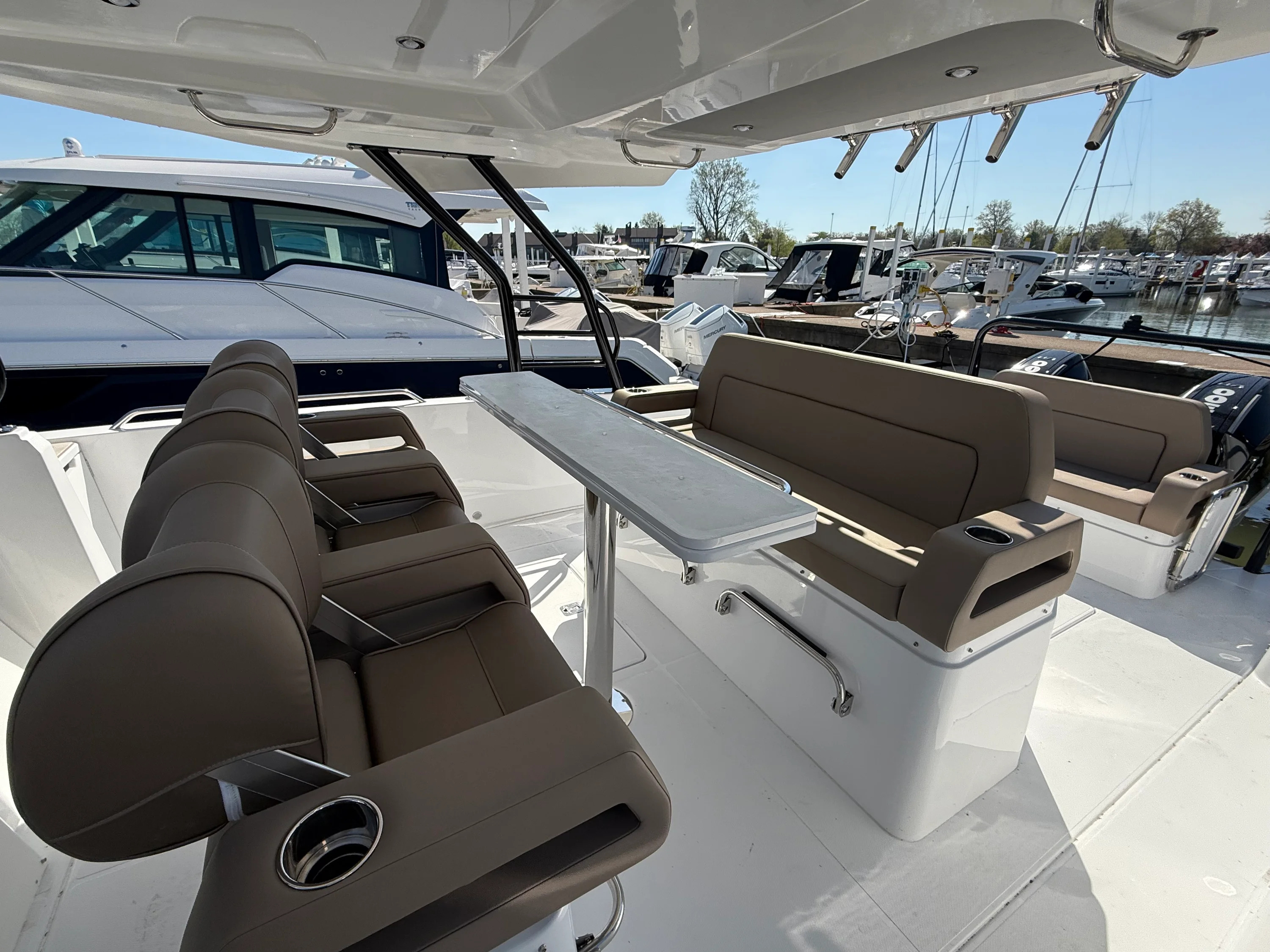 2026 Cruisers Yachts 38 VTR Image Thumbnail #6