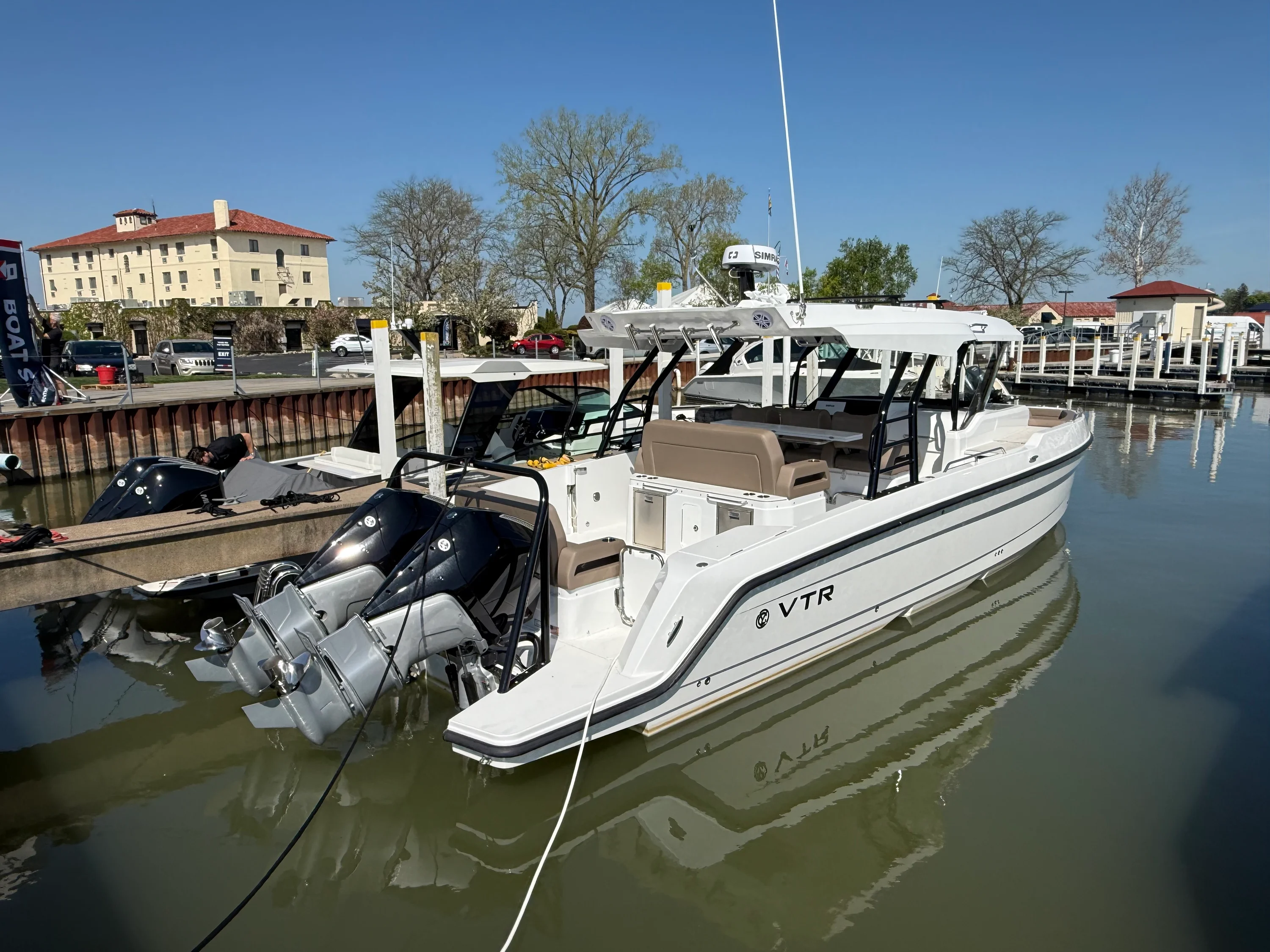 2026 Cruisers Yachts 38 VTR Image Thumbnail #2