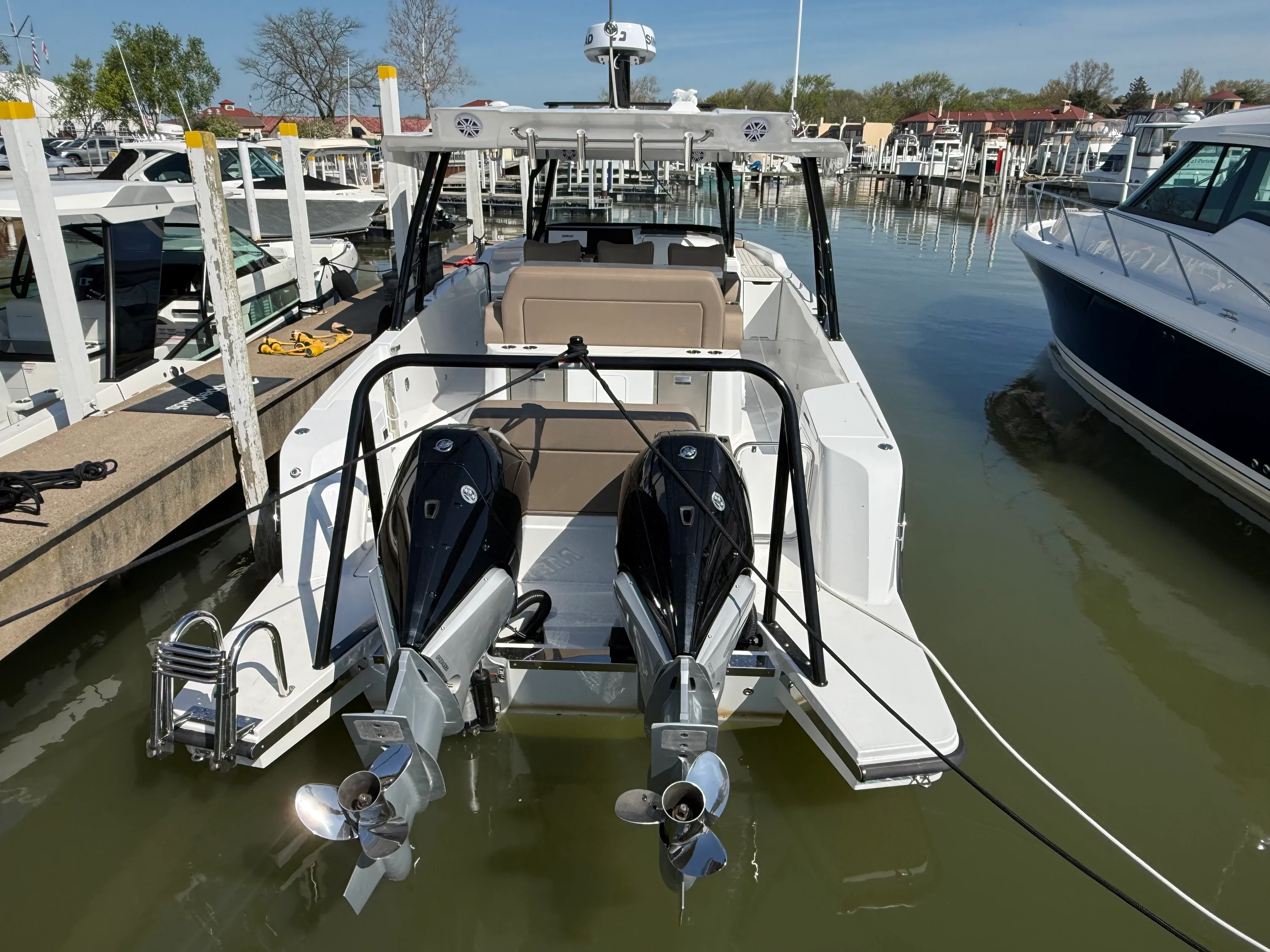 2026 Cruisers Yachts 38 VTR Image Thumbnail #3