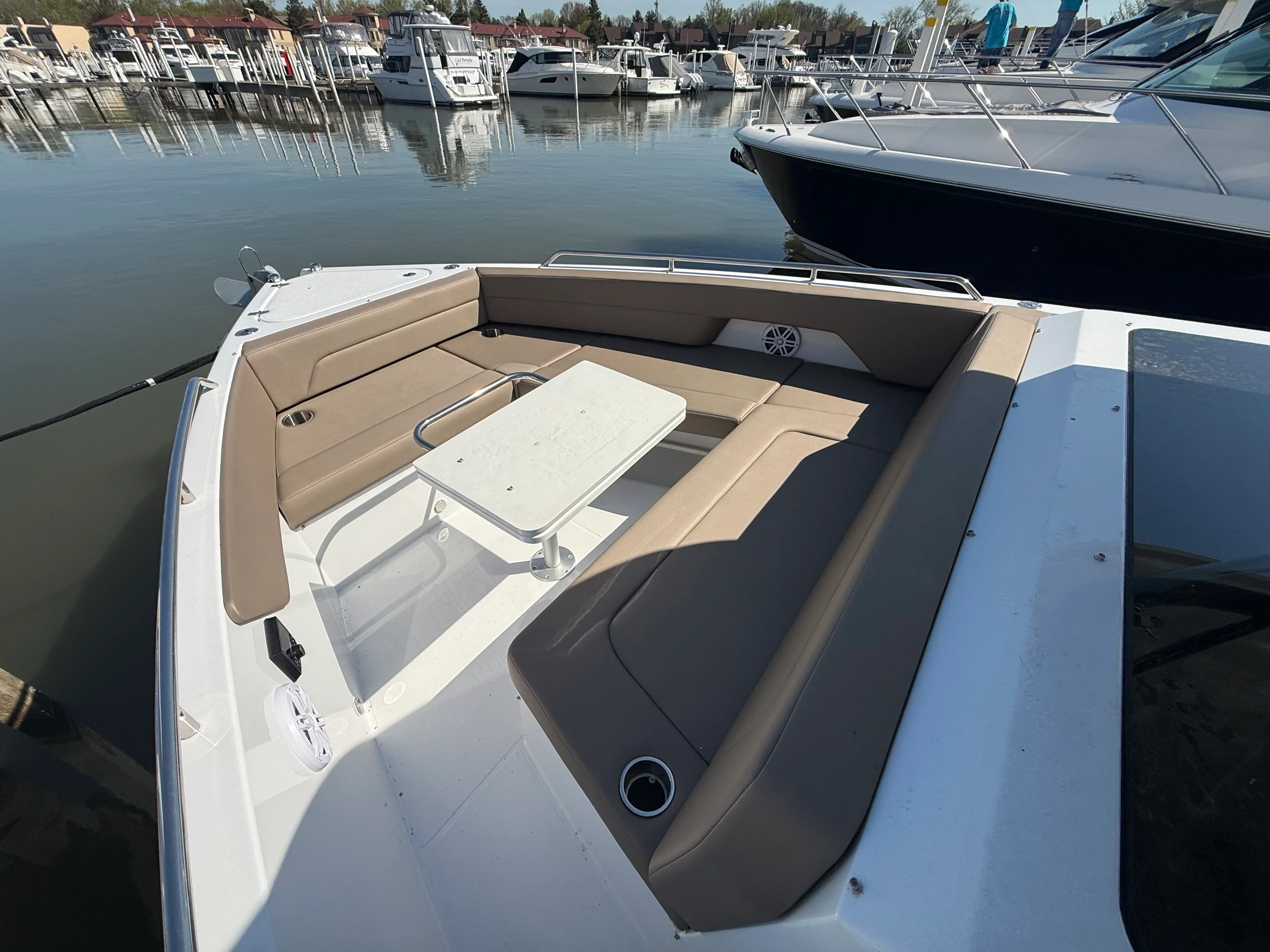 2026 Cruisers Yachts 38 VTR Image Thumbnail #12