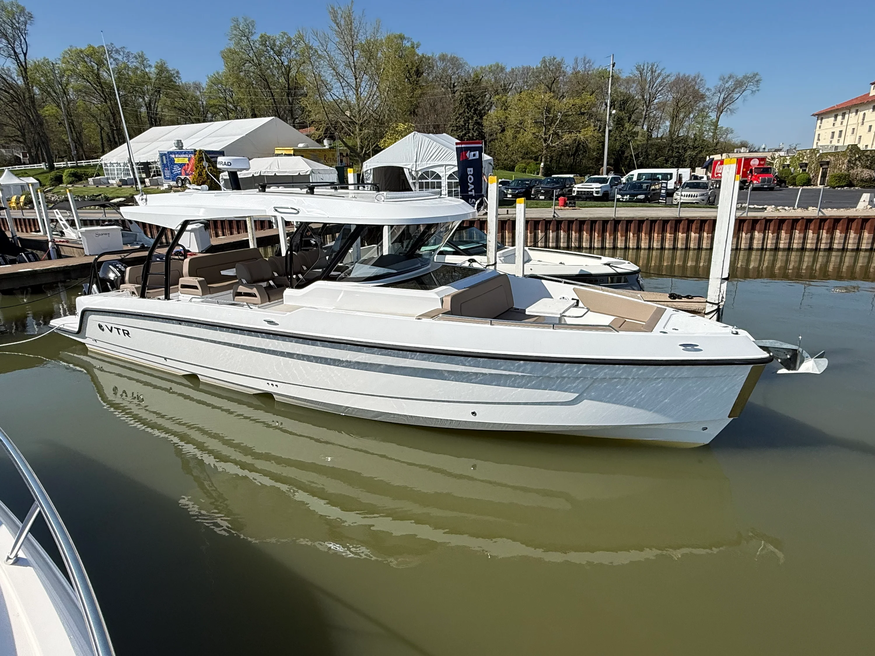 2026 Cruisers Yachts 38 VTR Image Thumbnail #0