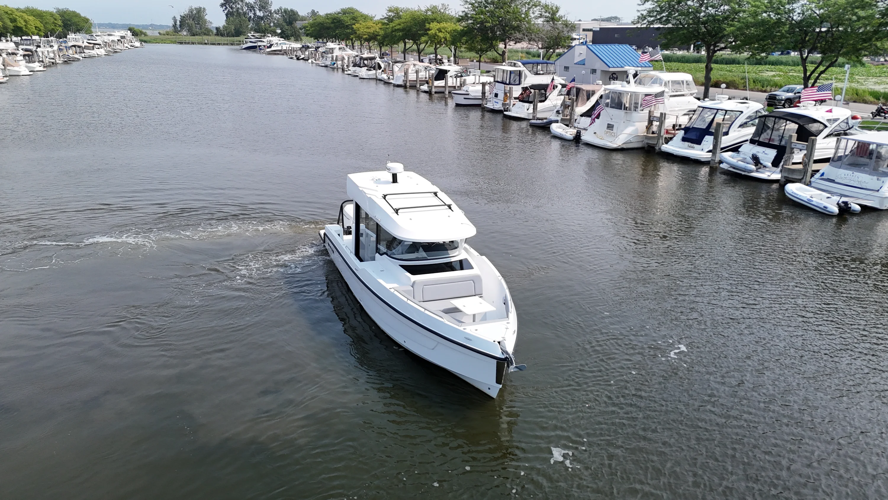 2026 Cruisers Yachts 38 VTR EC Image Thumbnail #9