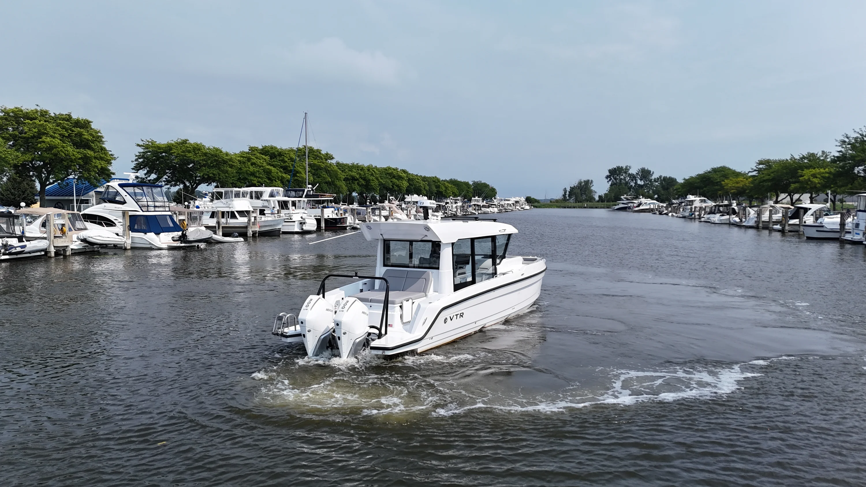 2026 Cruisers Yachts 38 VTR EC Image Thumbnail #7