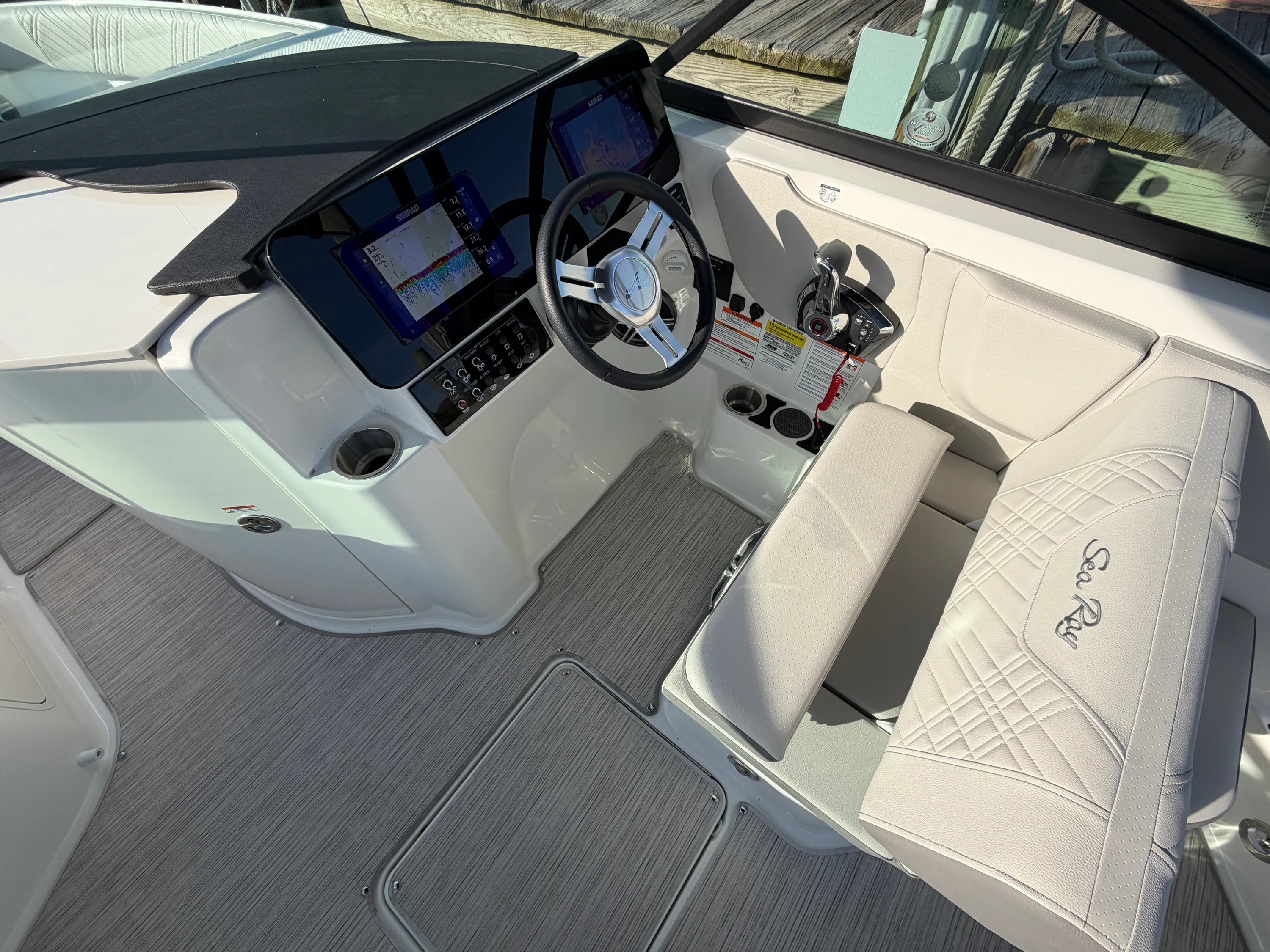 2026 Sea Ray SDX 230 Outboard Image Thumbnail #15