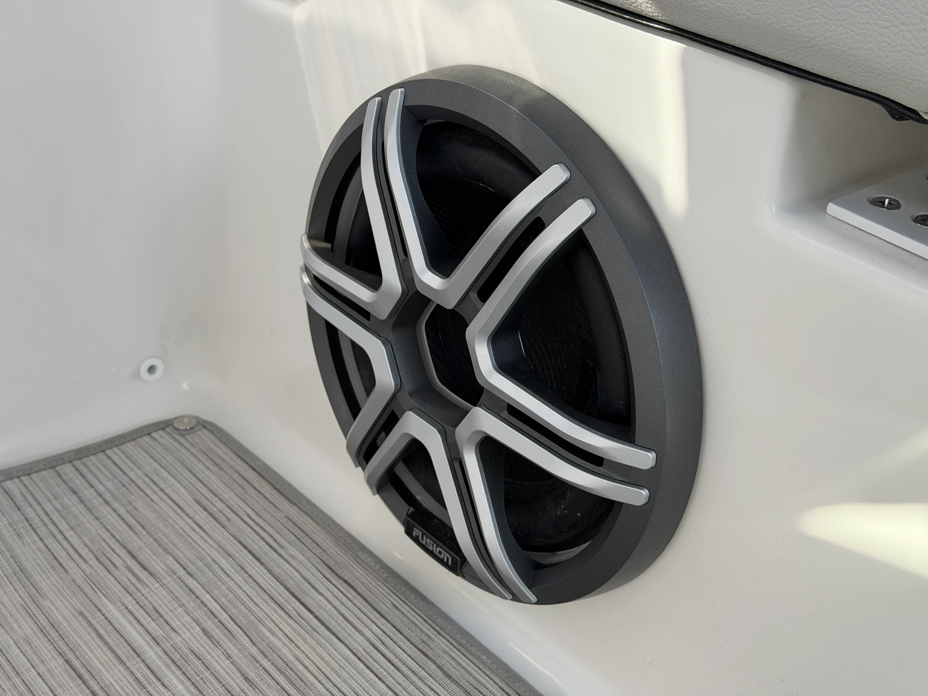 2026 Sea Ray SDX 230 Outboard Image Thumbnail #30