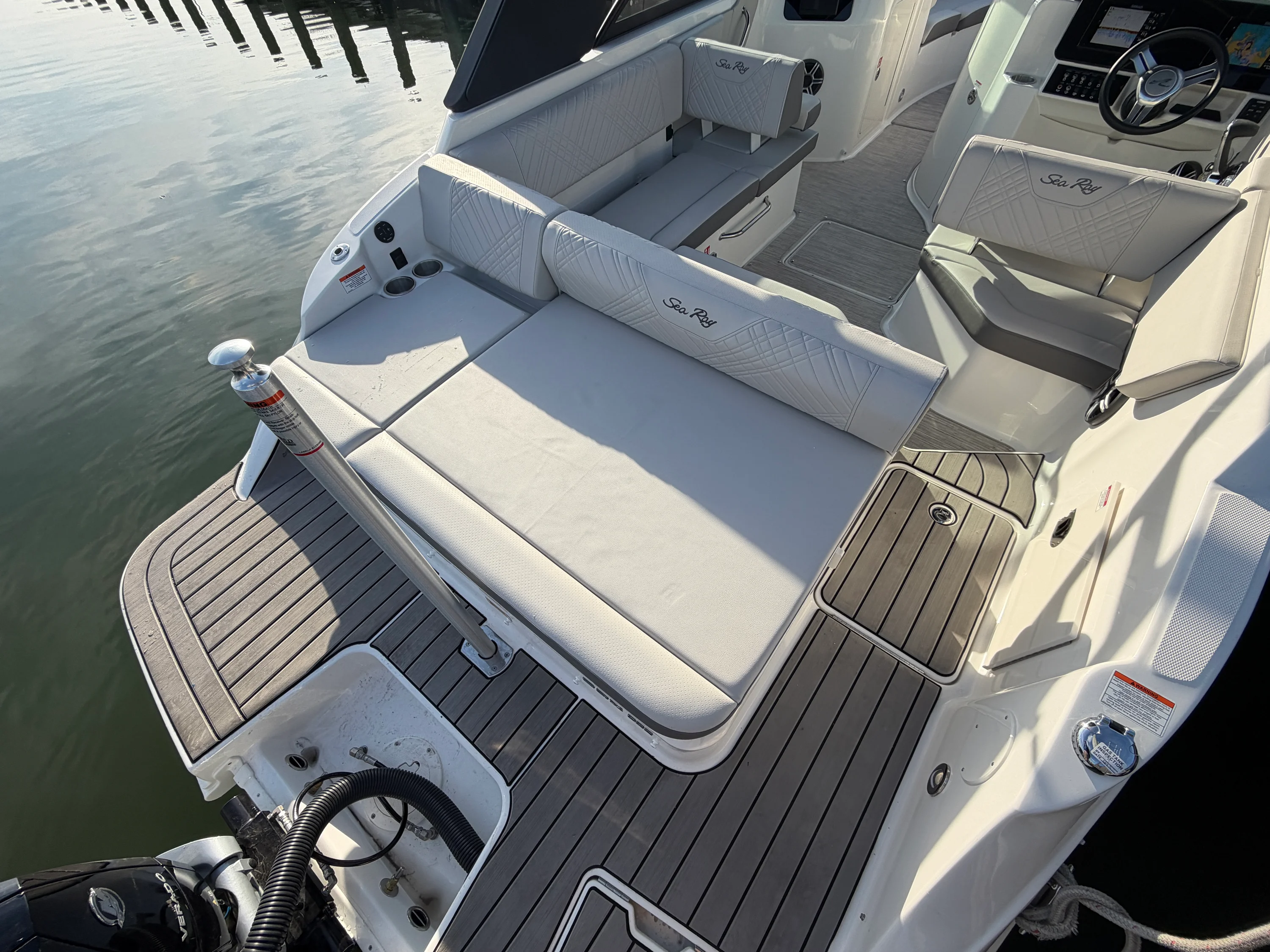 2026 Sea Ray SDX 230 Outboard Image Thumbnail #9