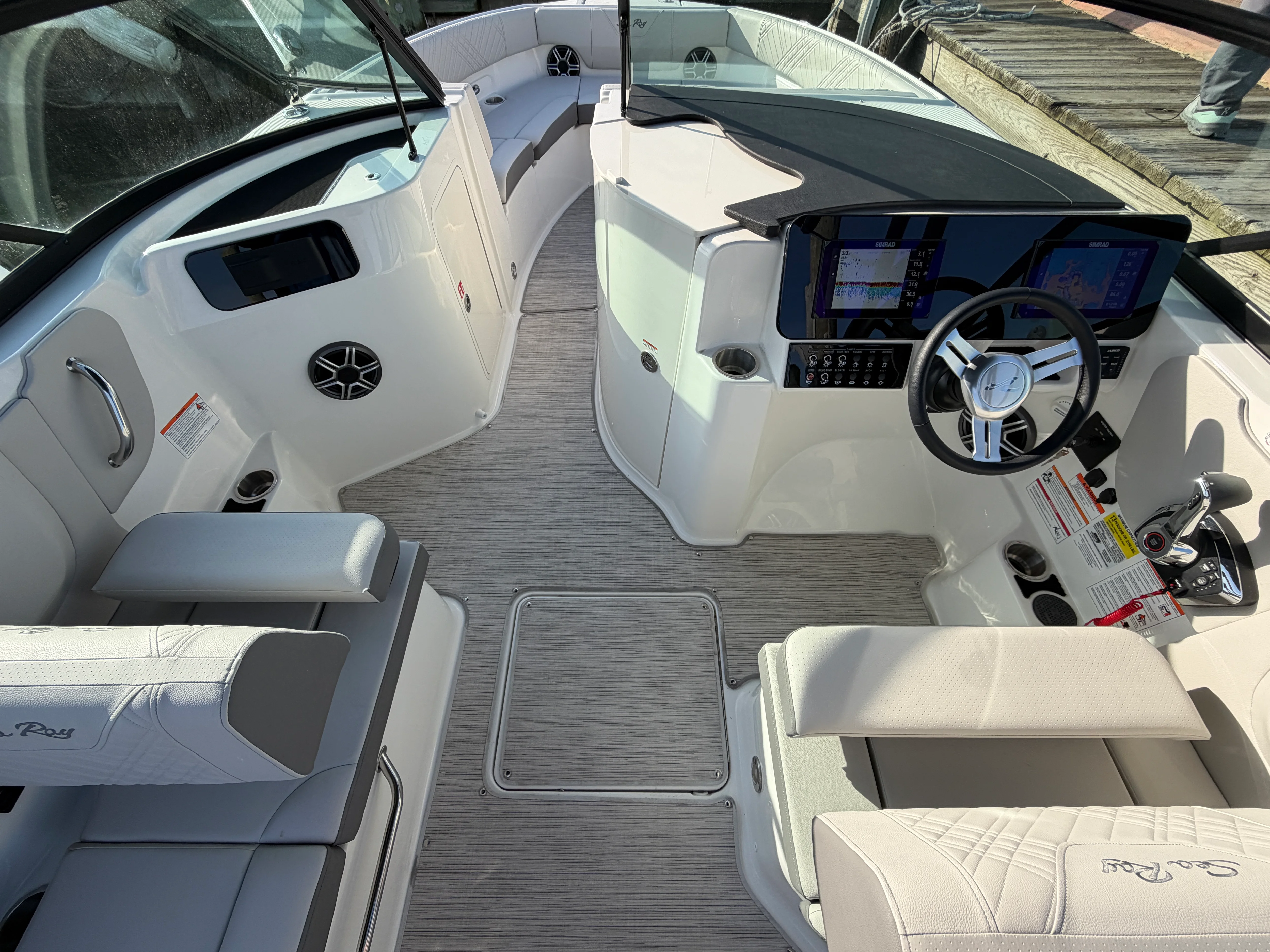 2026 Sea Ray SDX 230 Outboard Image Thumbnail #14