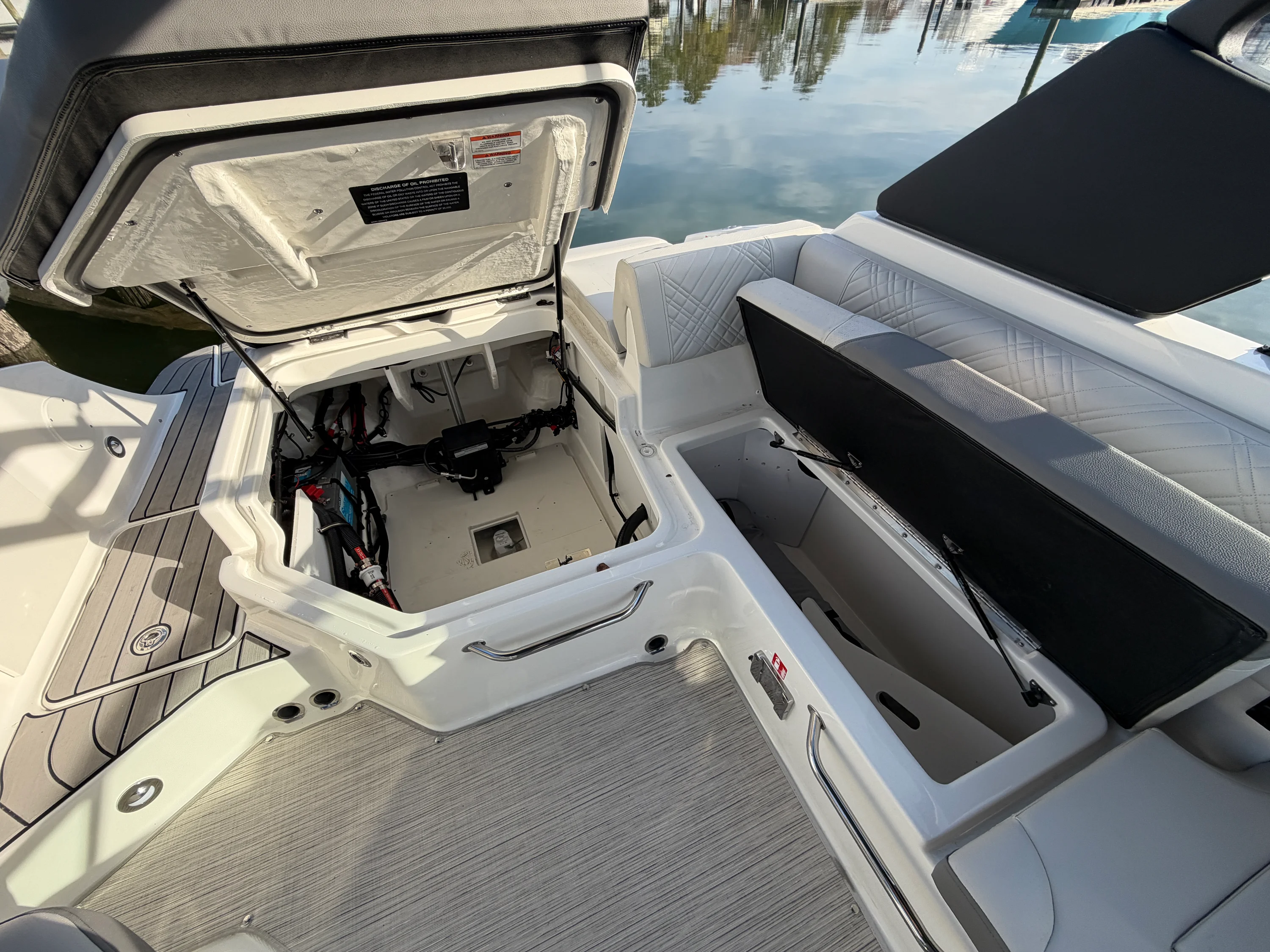 2026 Sea Ray SDX 230 Outboard Image Thumbnail #13