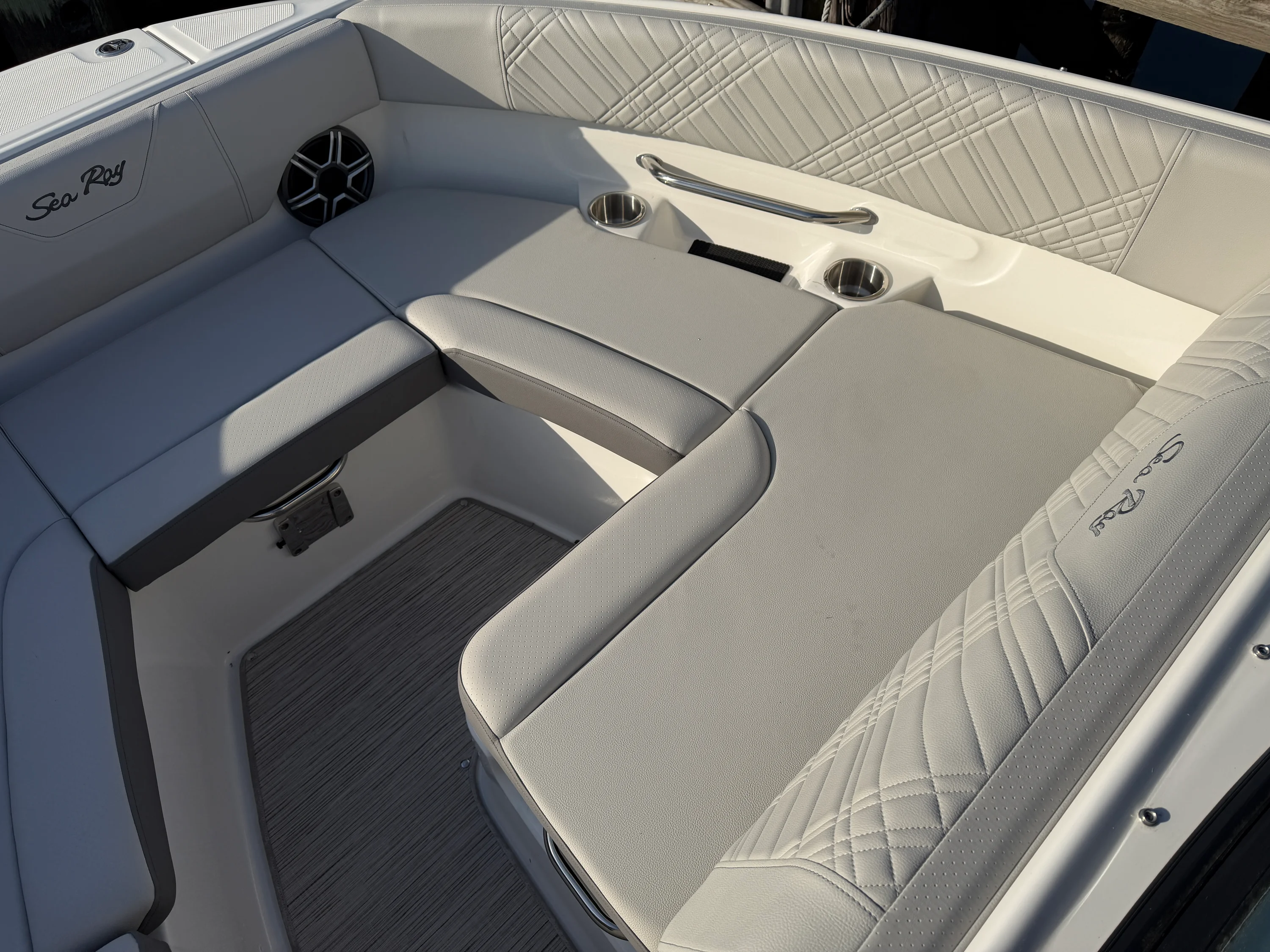 2026 Sea Ray SDX 230 Outboard Image Thumbnail #23