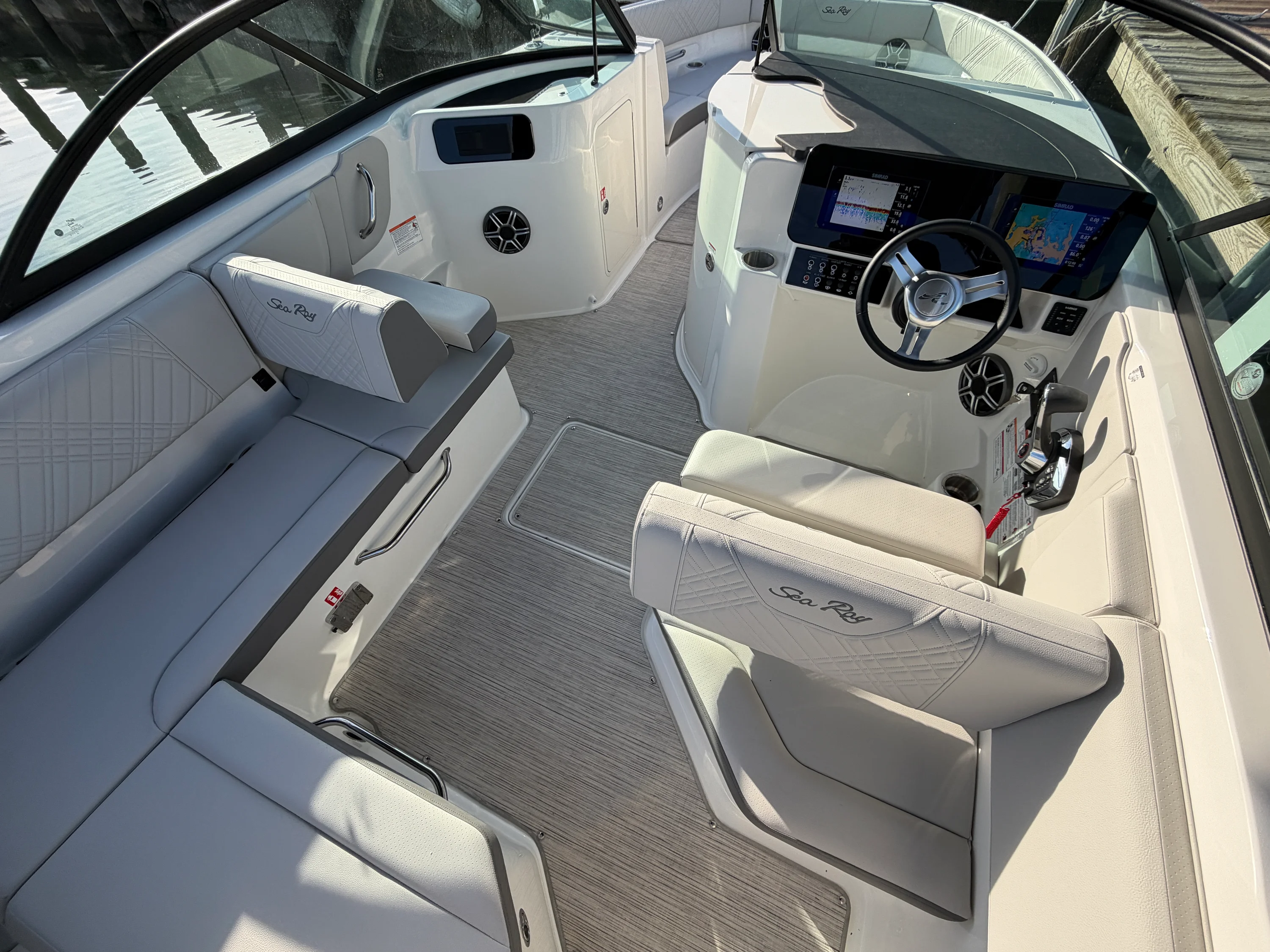 2026 Sea Ray SDX 230 Outboard Image Thumbnail #11