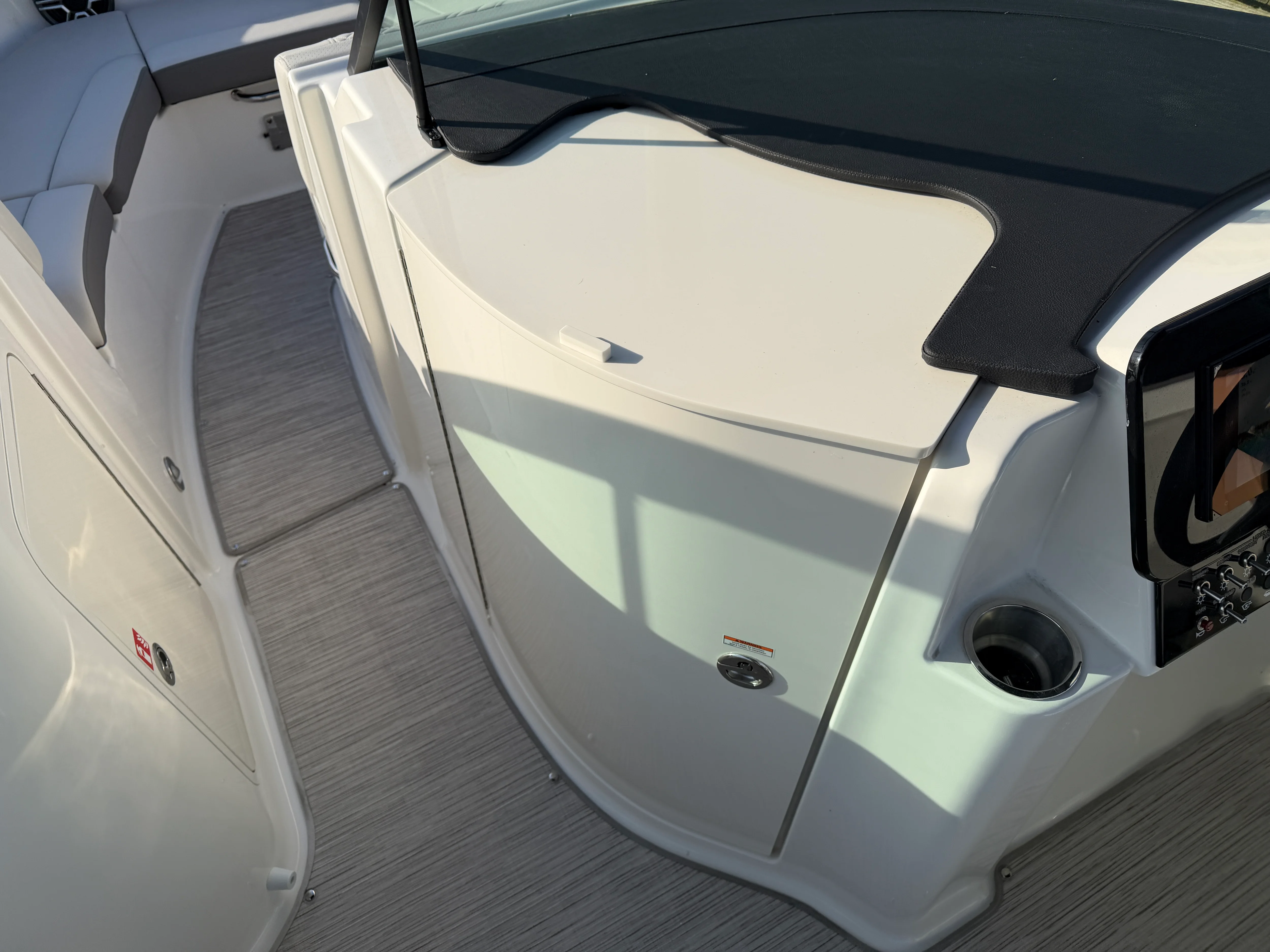 2026 Sea Ray SDX 230 Outboard Image Thumbnail #19