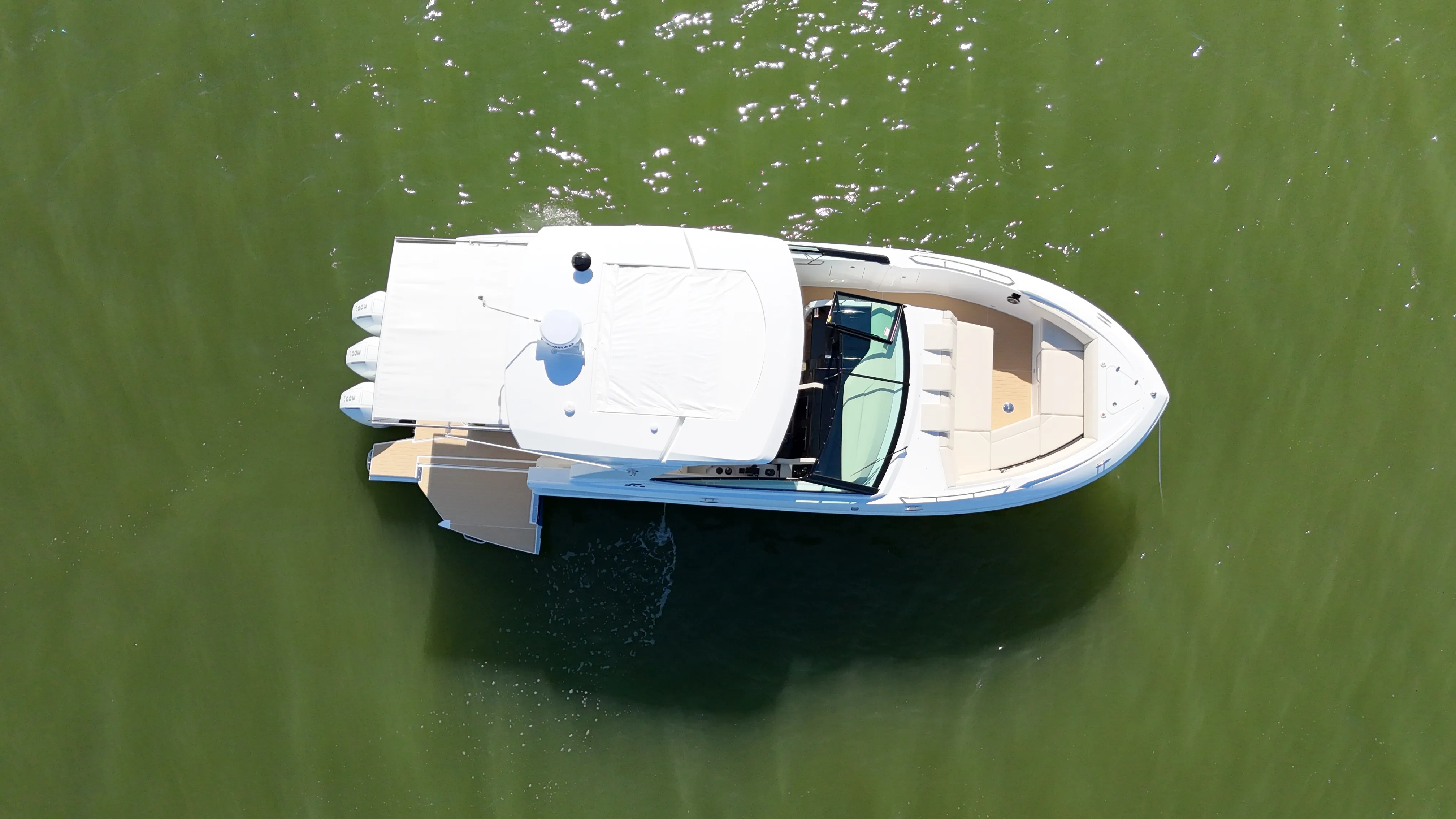 2026 Cruisers Yachts 38 GLS Outboard Image Thumbnail #20