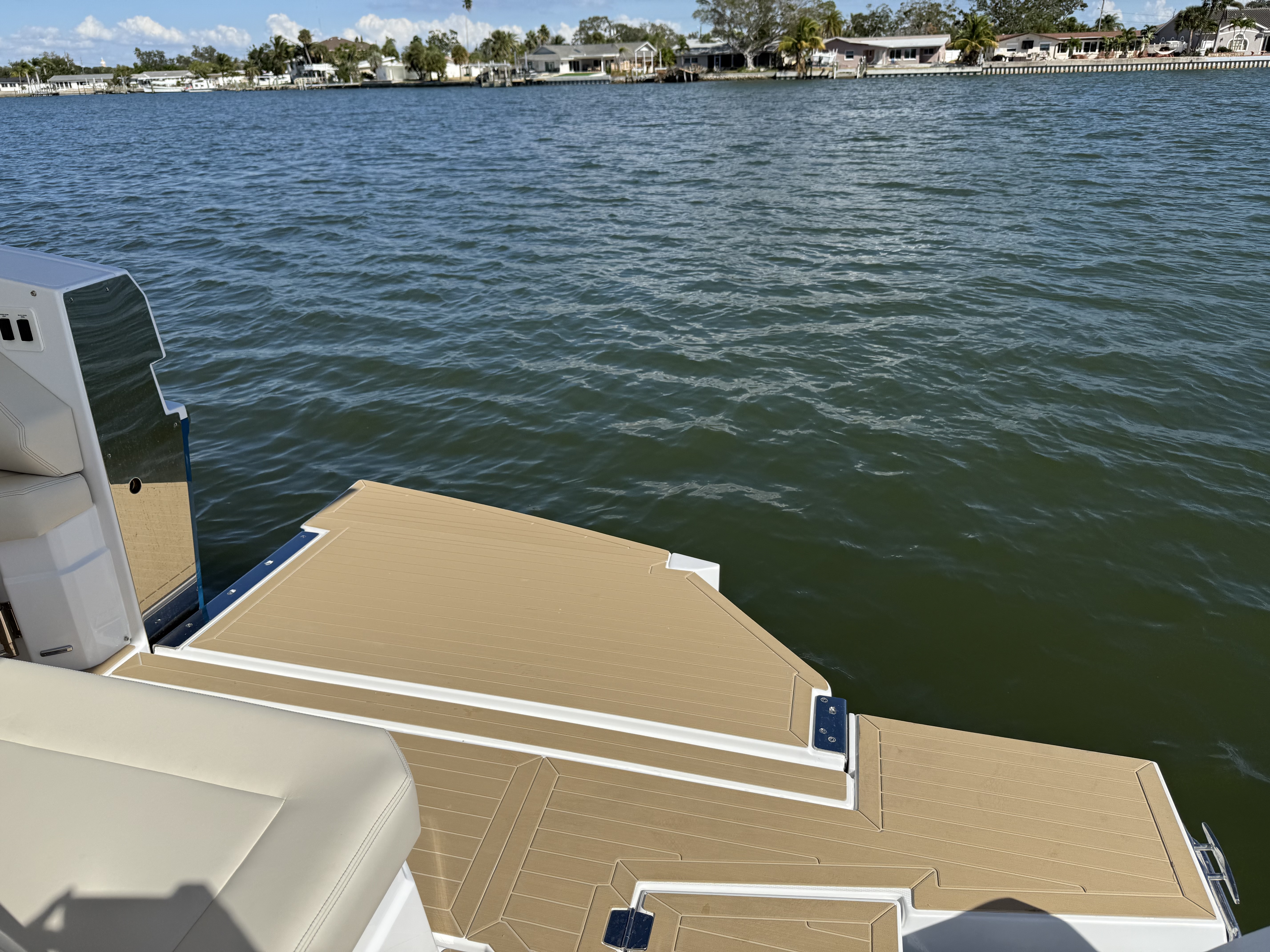 2026 Cruisers Yachts 38 GLS Outboard Image Thumbnail #23