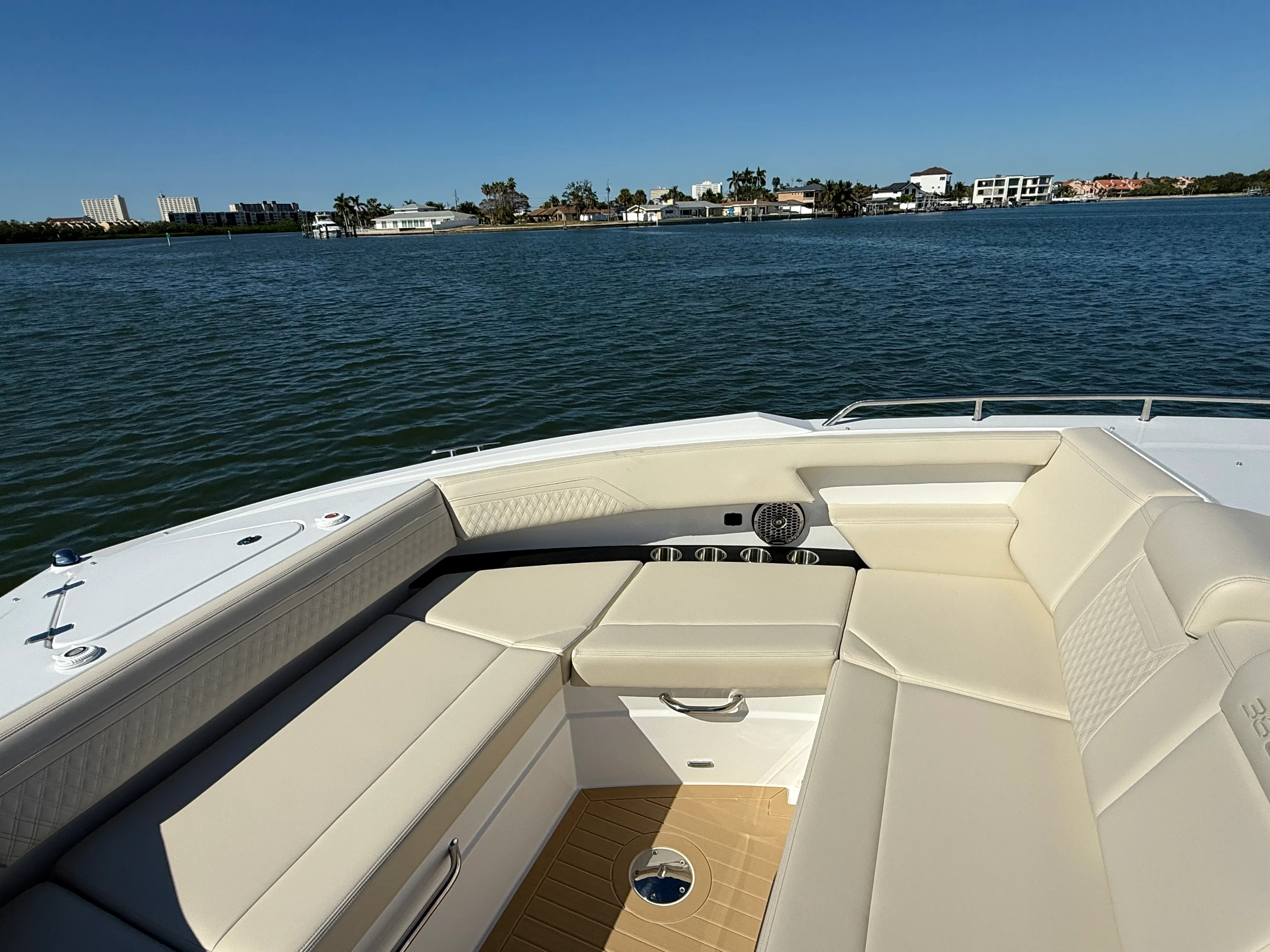 2026 Cruisers Yachts 38 GLS Outboard Image Thumbnail #44