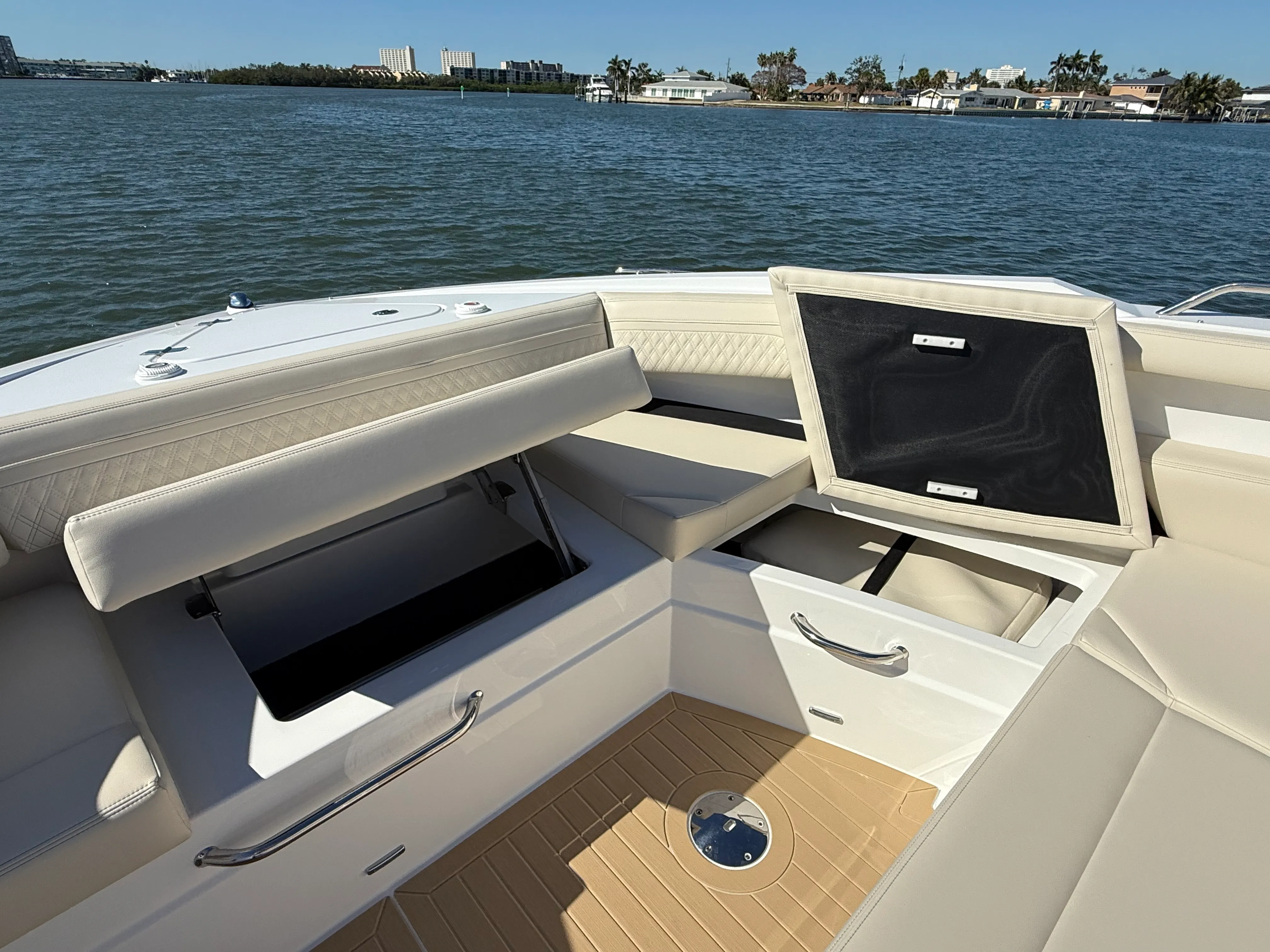 2026 Cruisers Yachts 38 GLS Outboard Image Thumbnail #47