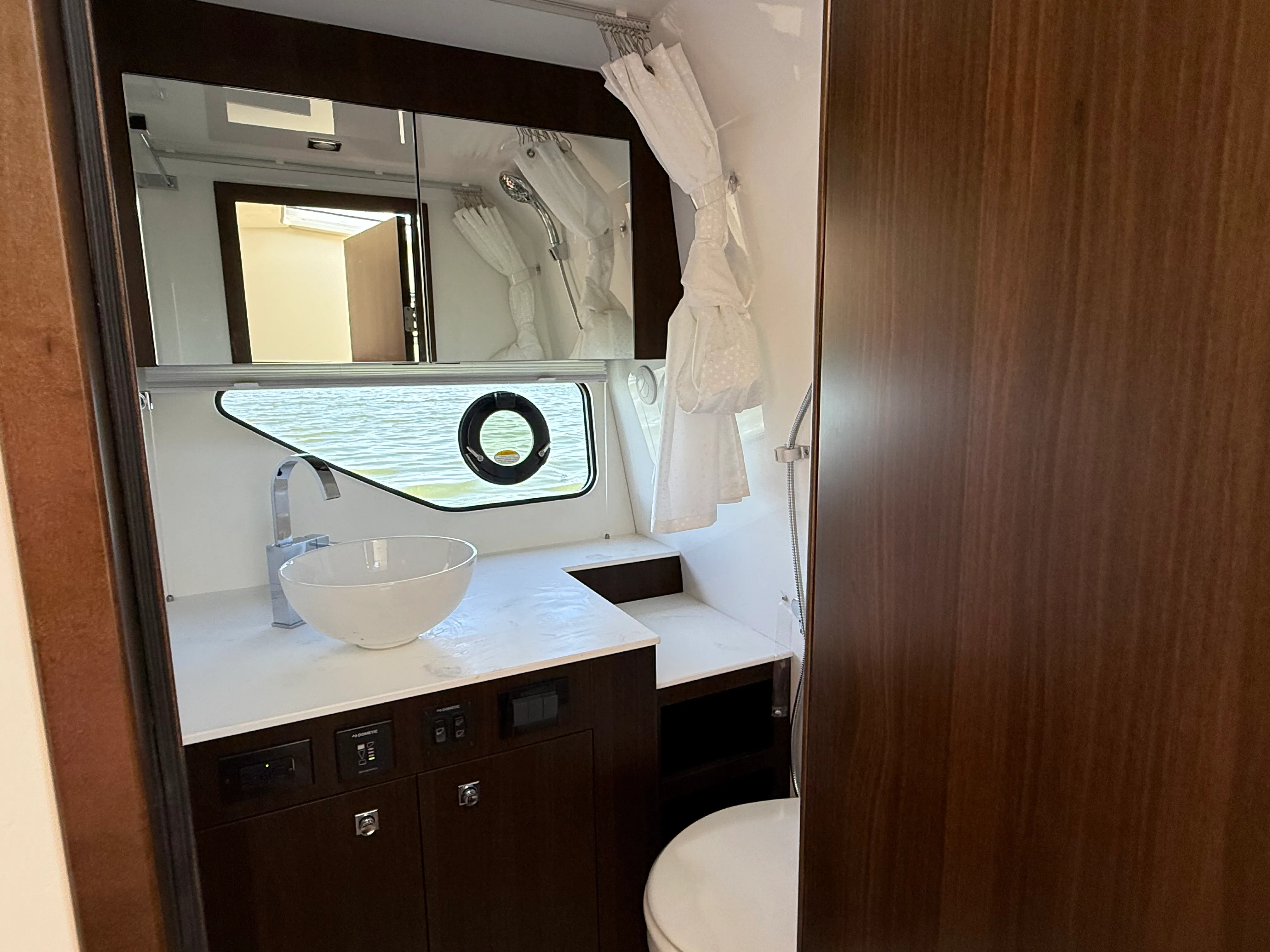 2026 Cruisers Yachts 38 GLS Outboard Image Thumbnail #65