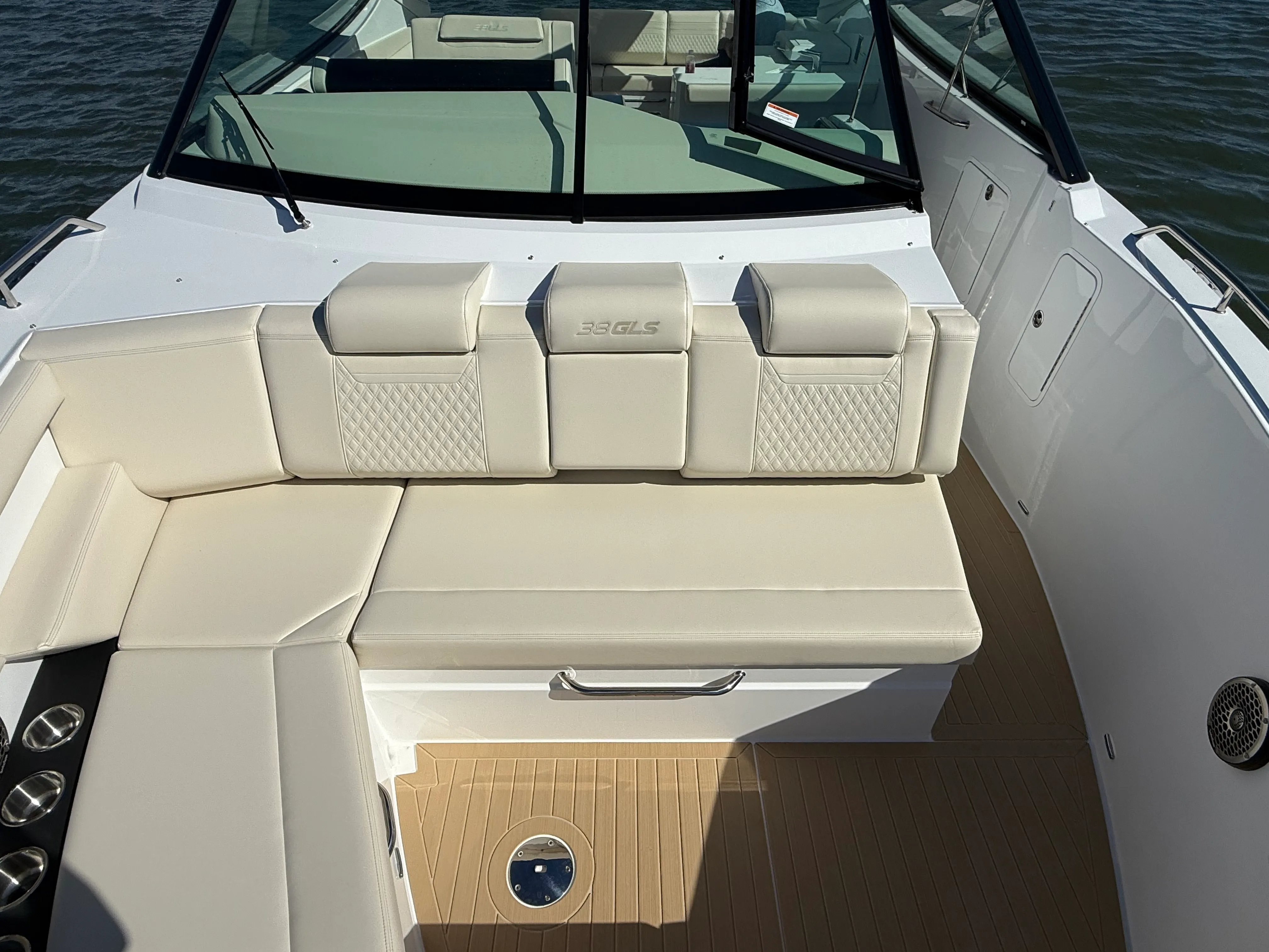 2026 Cruisers Yachts 38 GLS Outboard Image Thumbnail #45