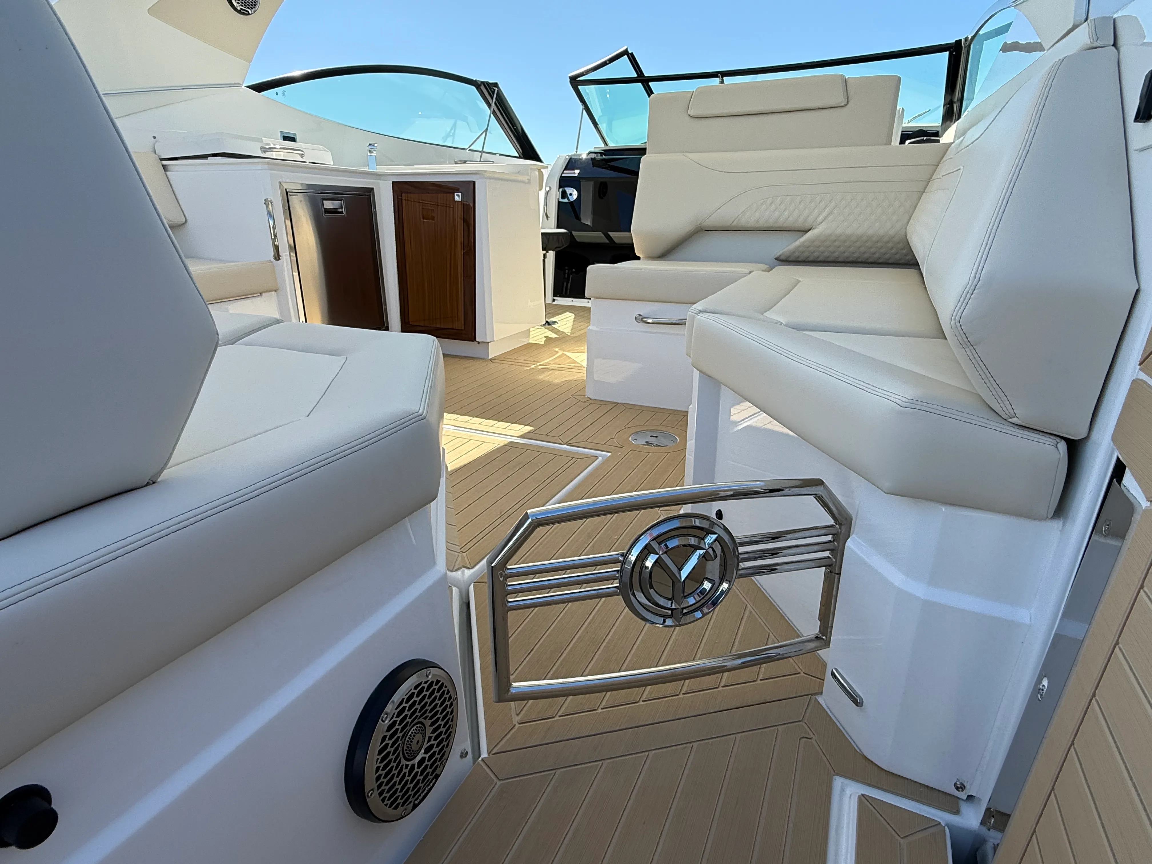 2026 Cruisers Yachts 38 GLS Outboard Image Thumbnail #58