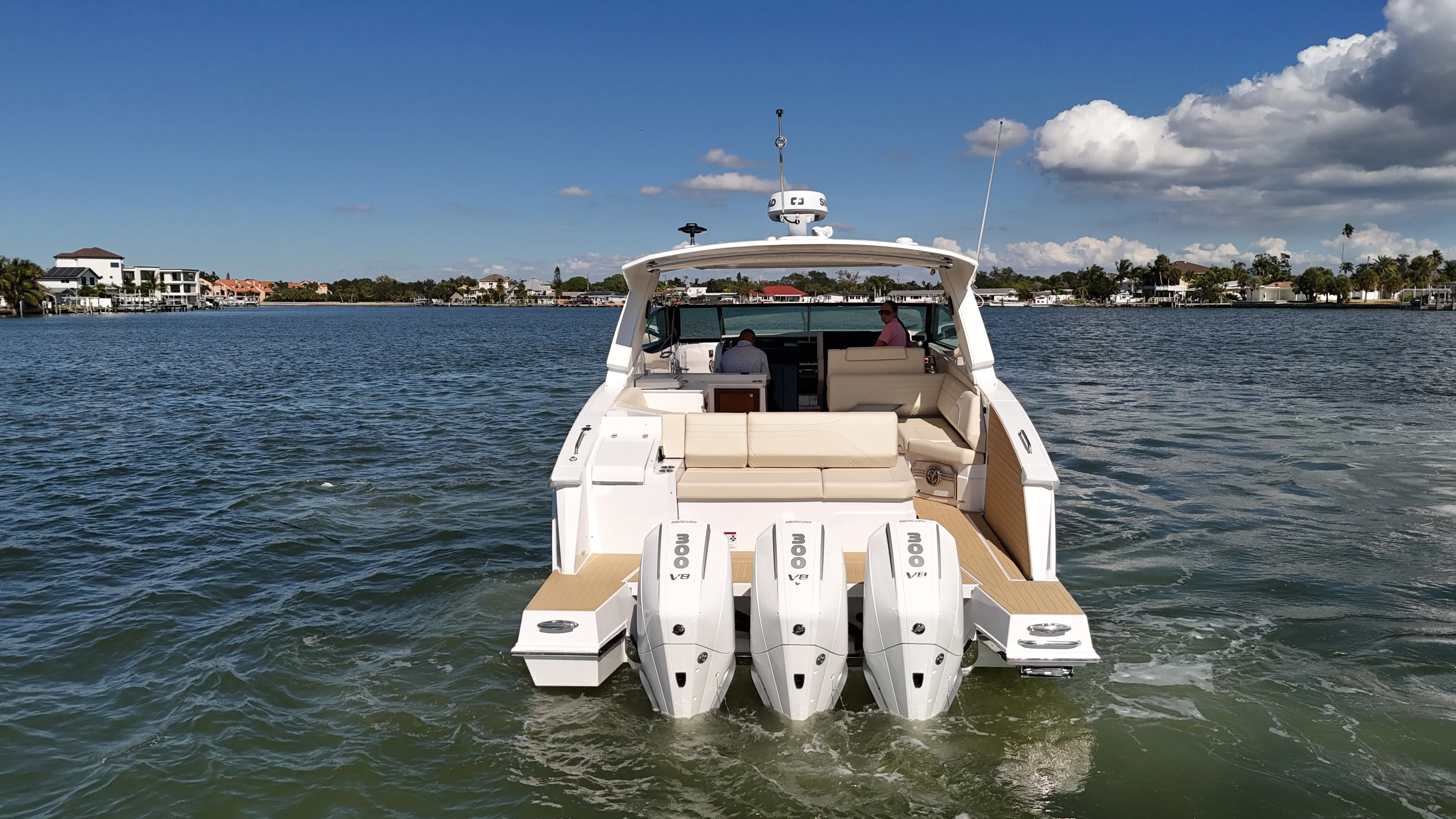 2026 Cruisers Yachts 38 GLS Outboard Image Thumbnail #10