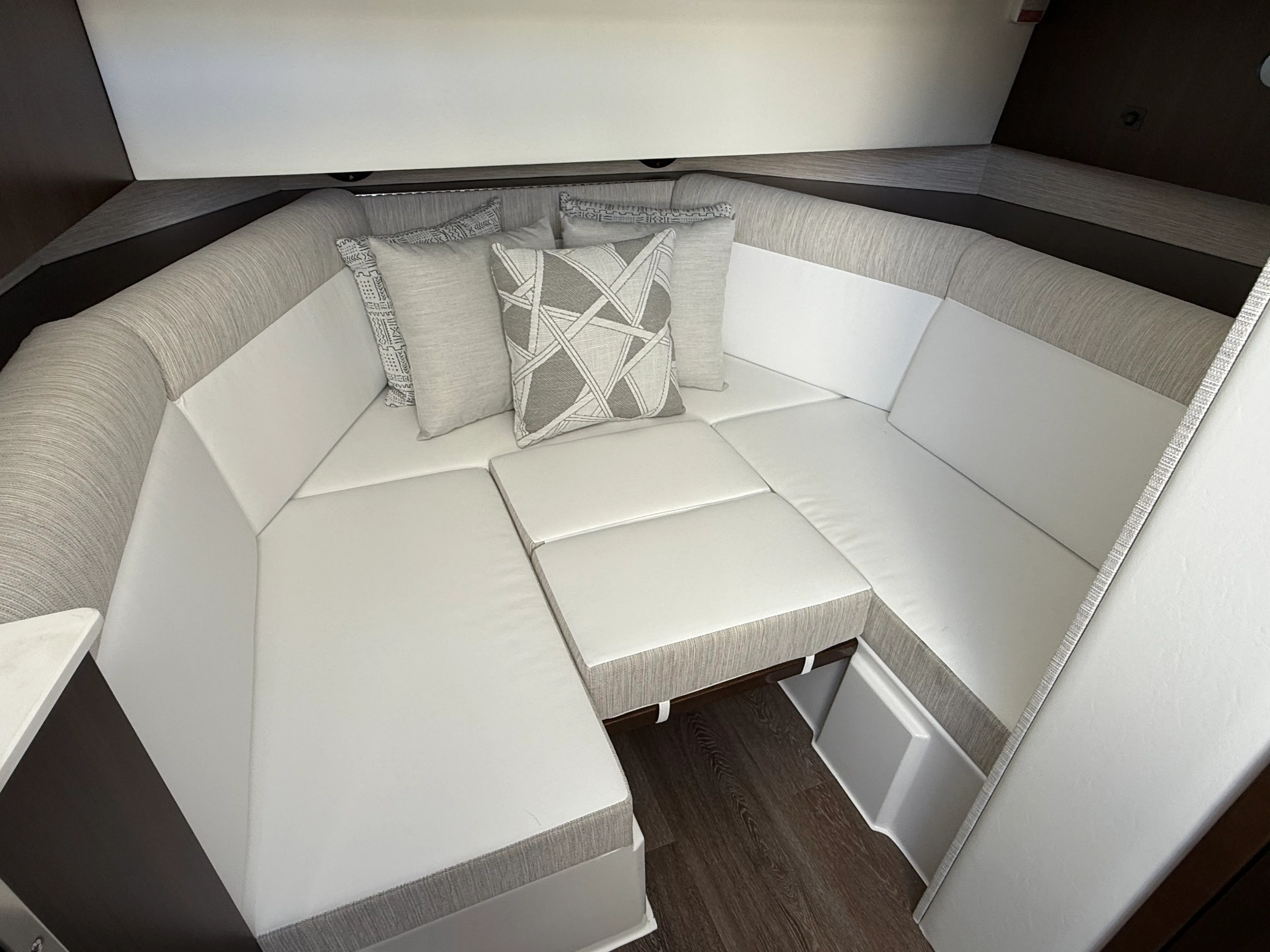 2026 Cruisers Yachts 38 GLS Outboard Image Thumbnail #66