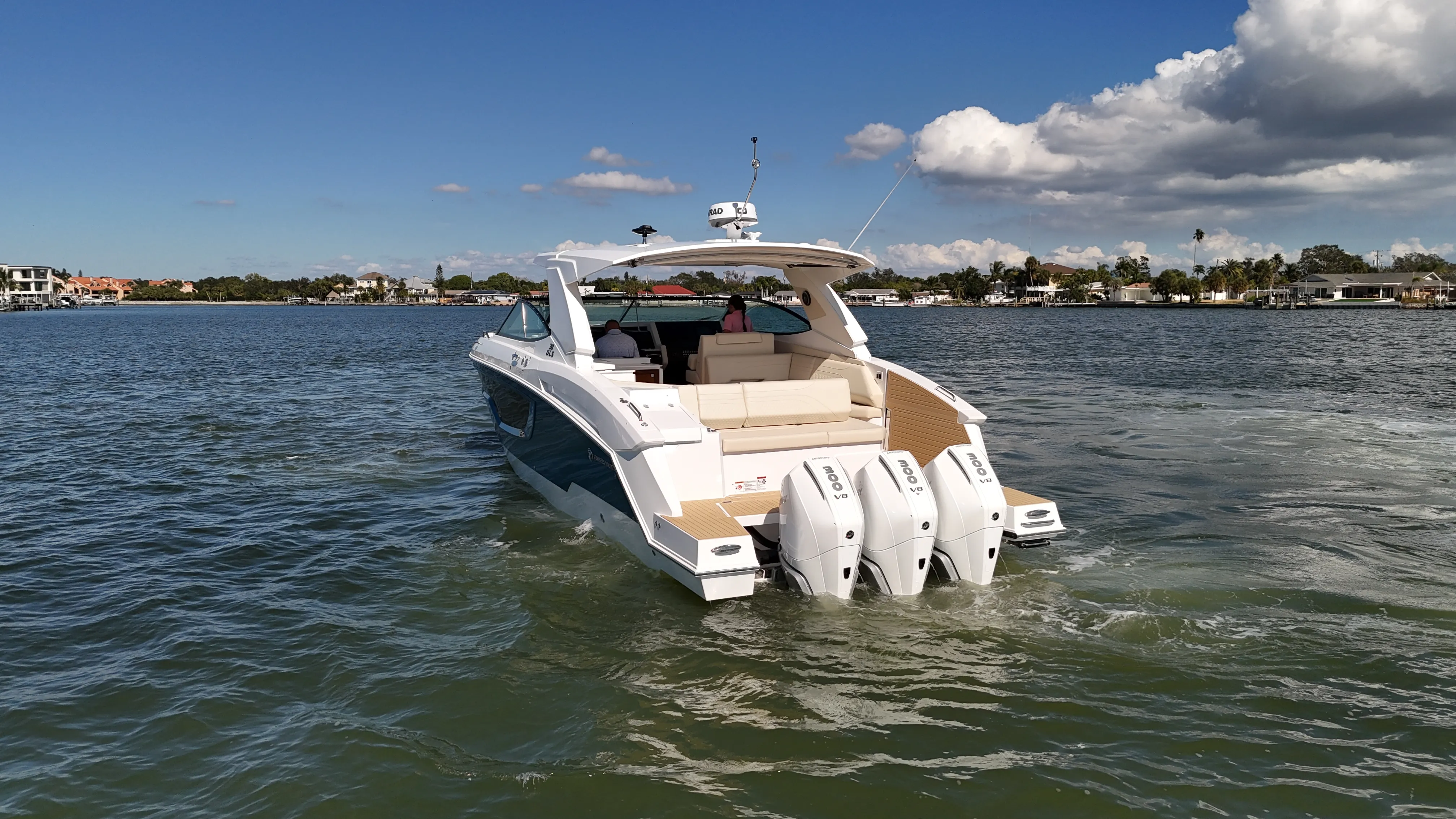 2026 Cruisers Yachts 38 GLS Outboard Image Thumbnail #9