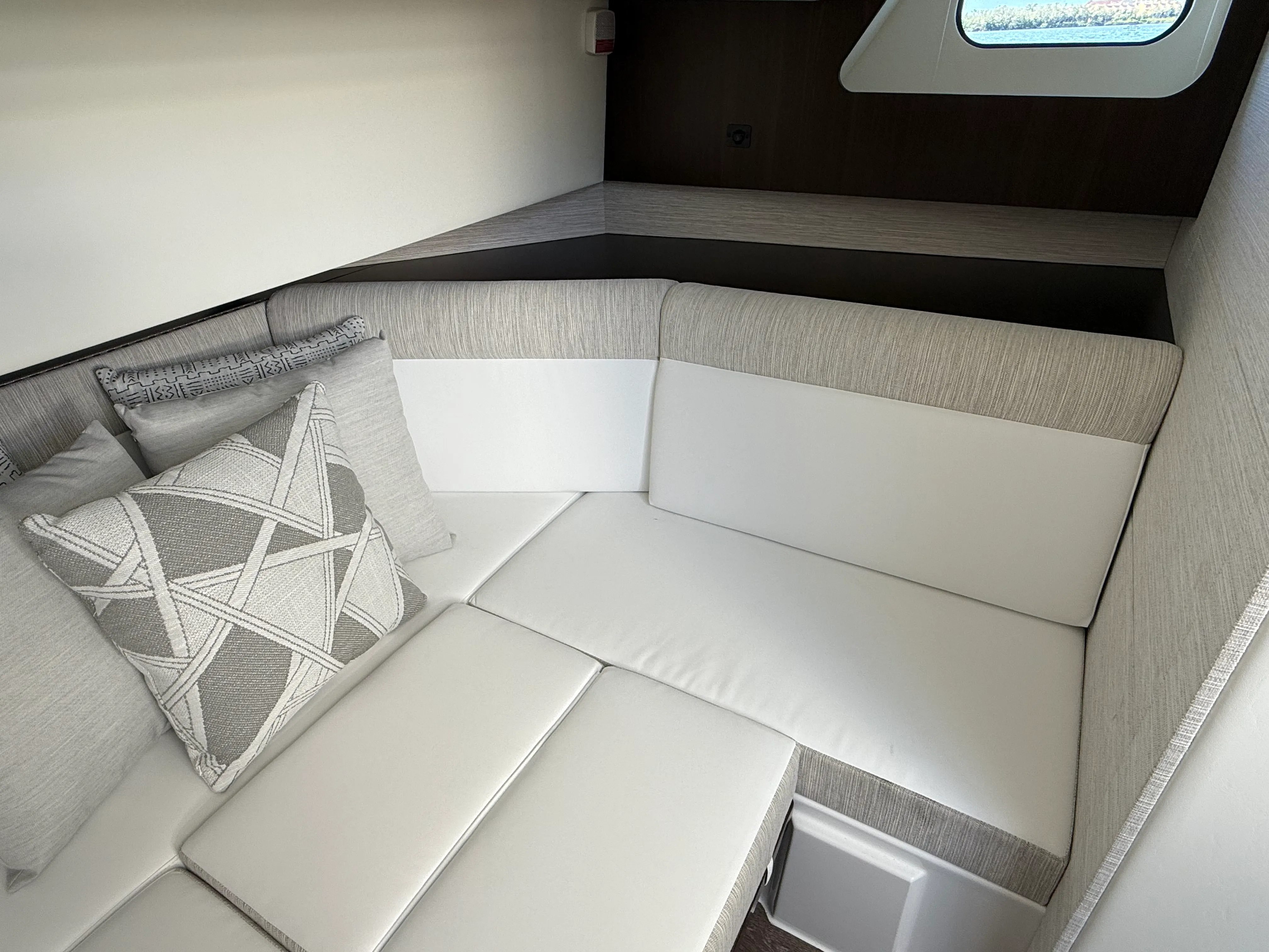 2026 Cruisers Yachts 38 GLS Outboard Image Thumbnail #67