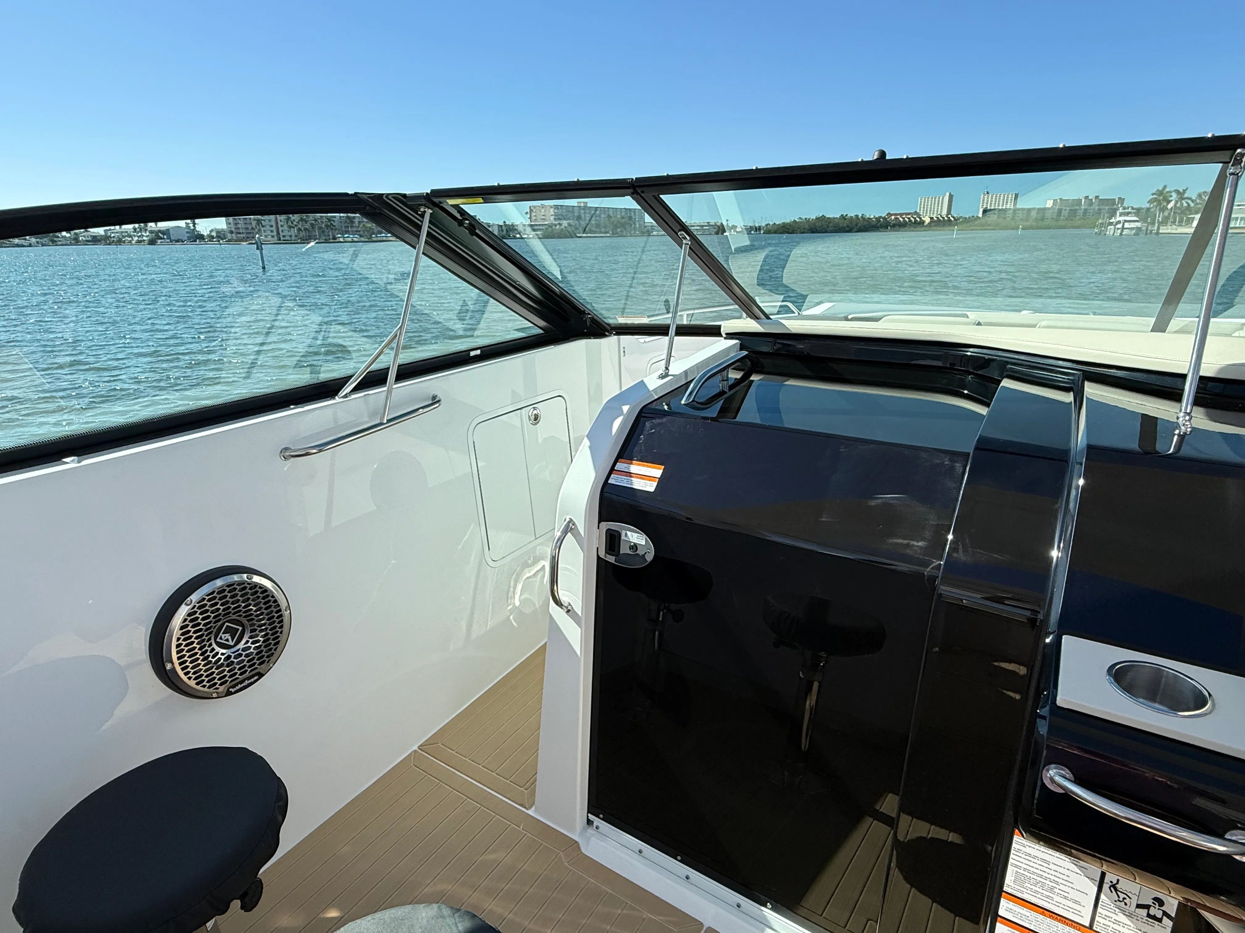 2026 Cruisers Yachts 38 GLS Outboard Image Thumbnail #42