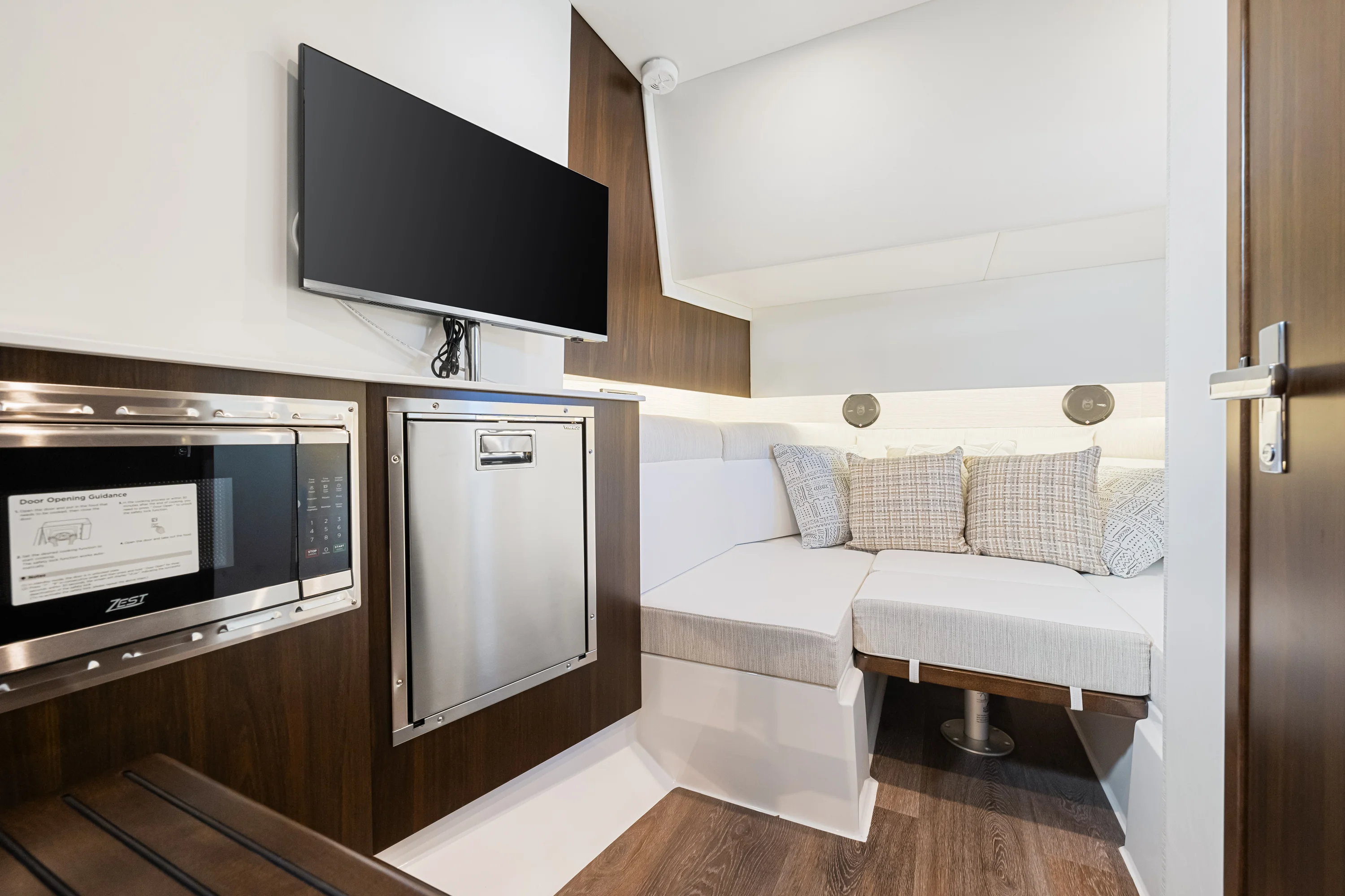 2026 Cruisers Yachts 38 GLS Outboard Image Thumbnail #76