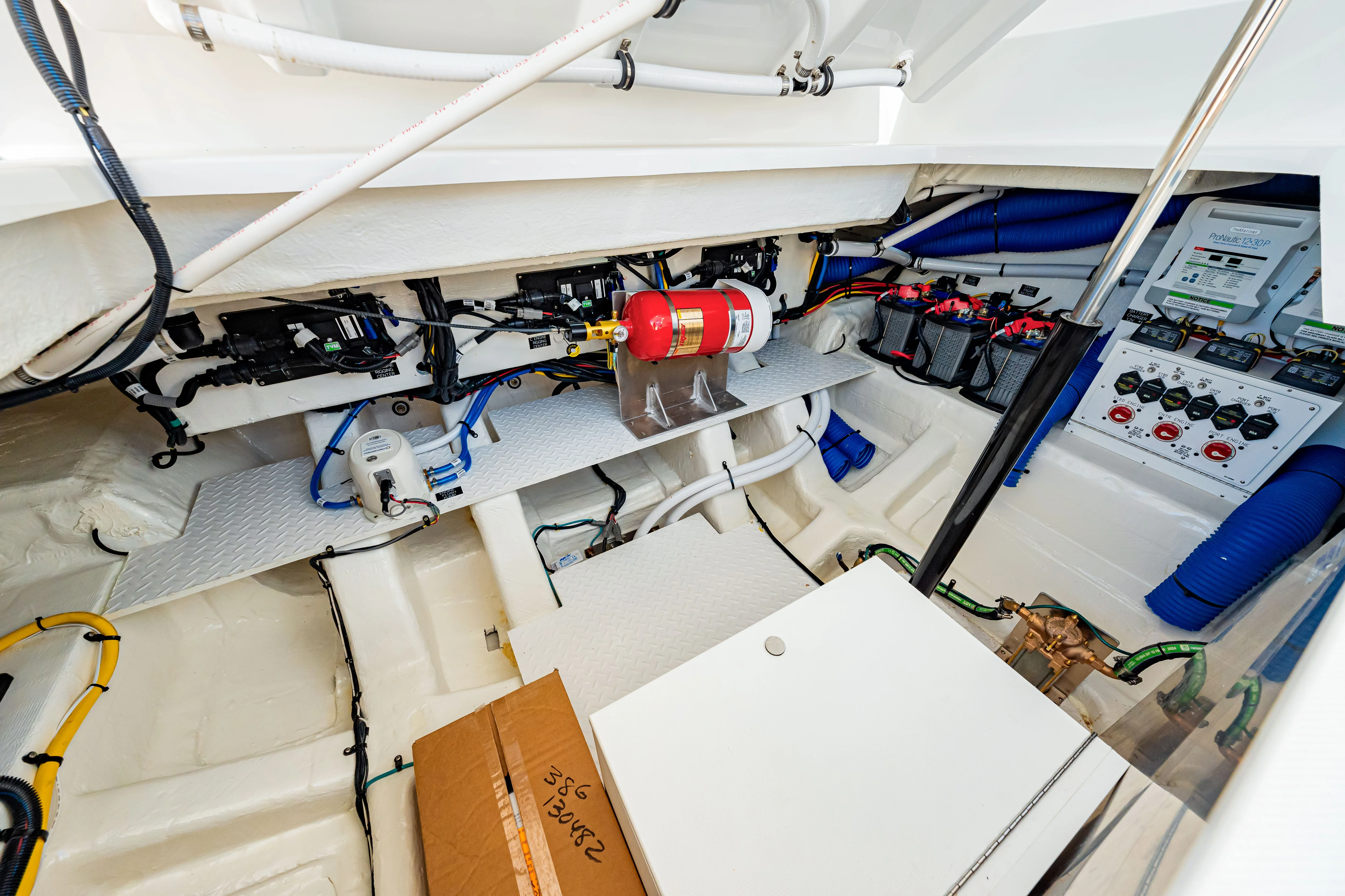 2026 Cruisers Yachts 38 GLS Outboard Image Thumbnail #82