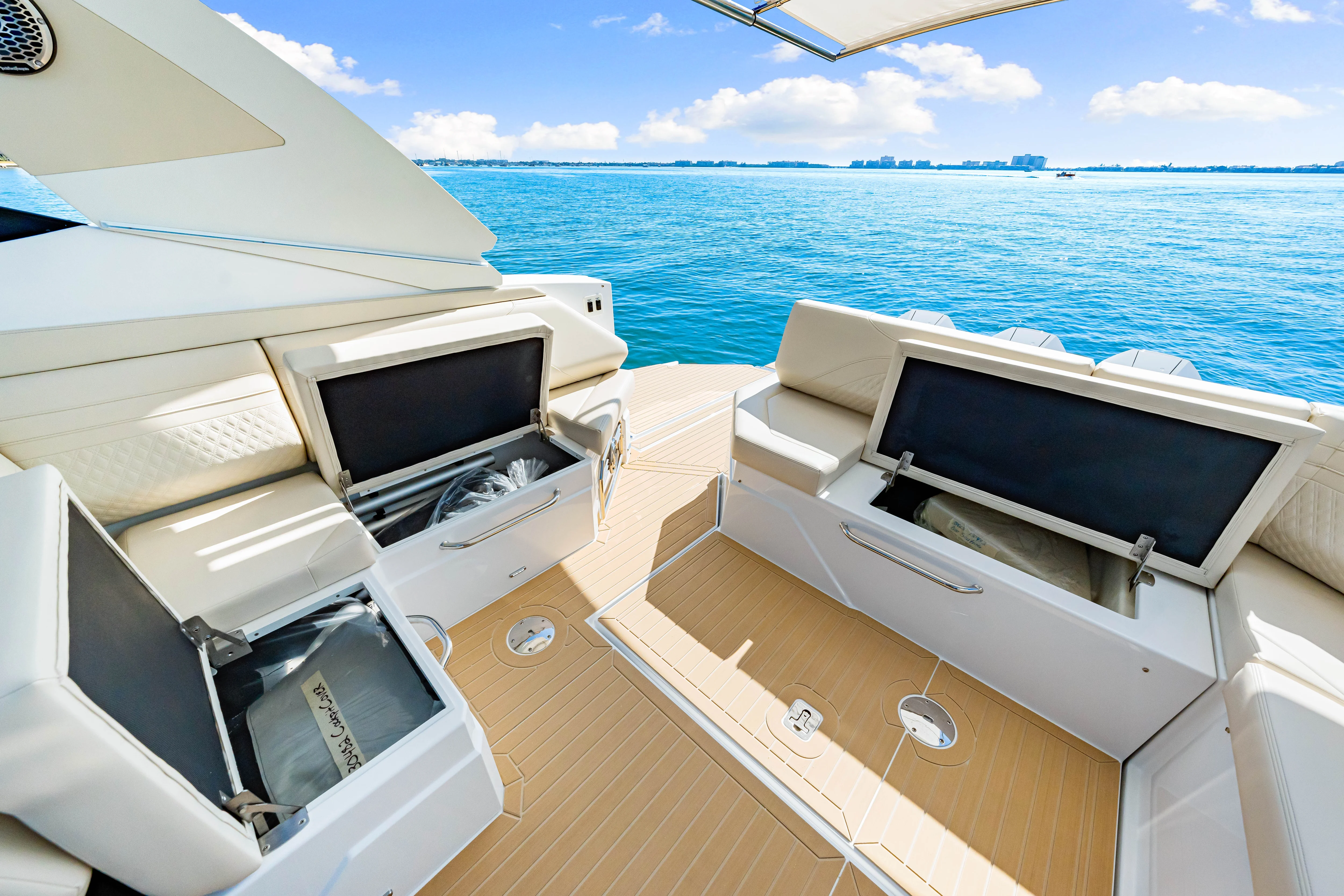 2026 Cruisers Yachts 38 GLS Outboard Image Thumbnail #81