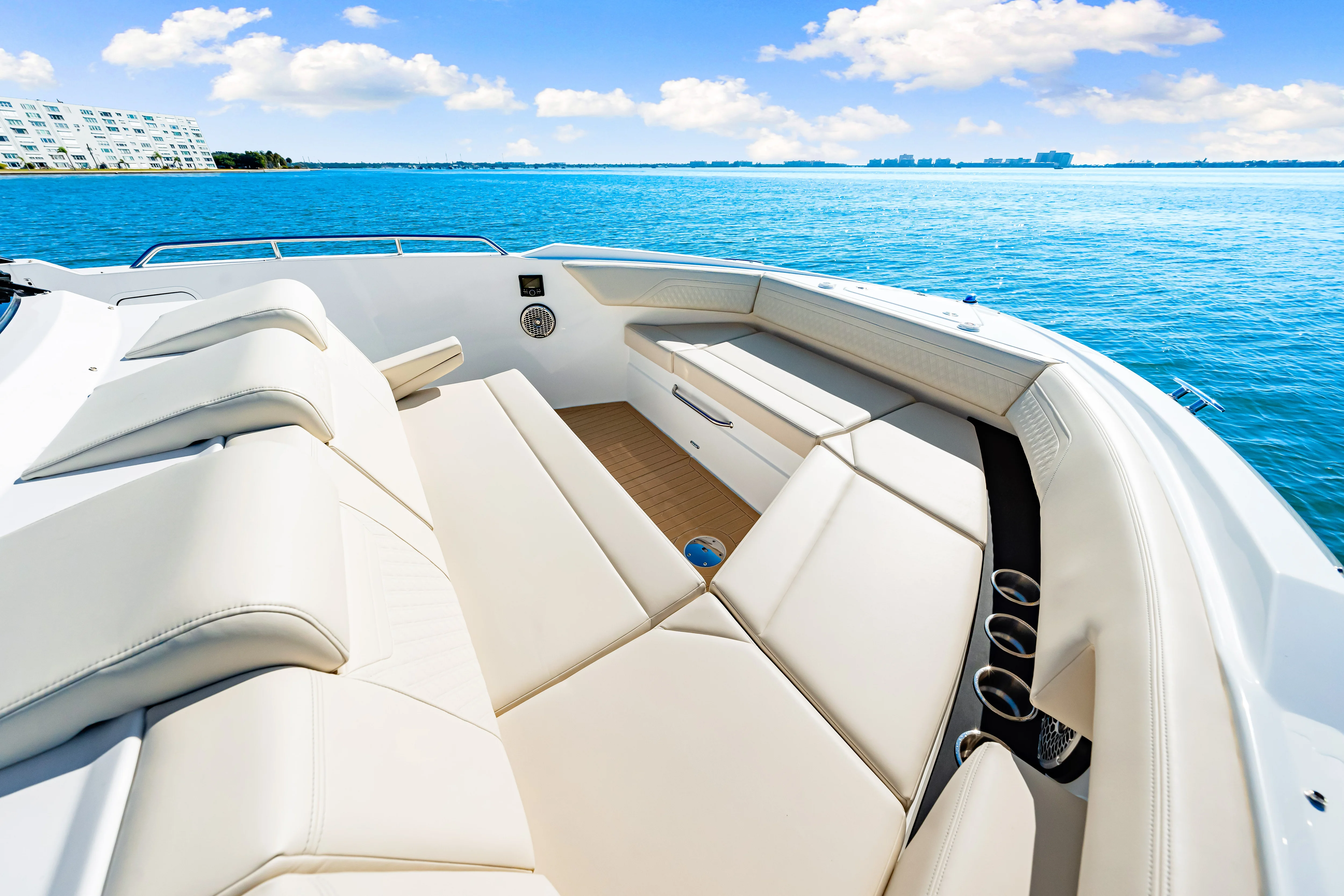 2026 Cruisers Yachts 38 GLS Outboard Image Thumbnail #70