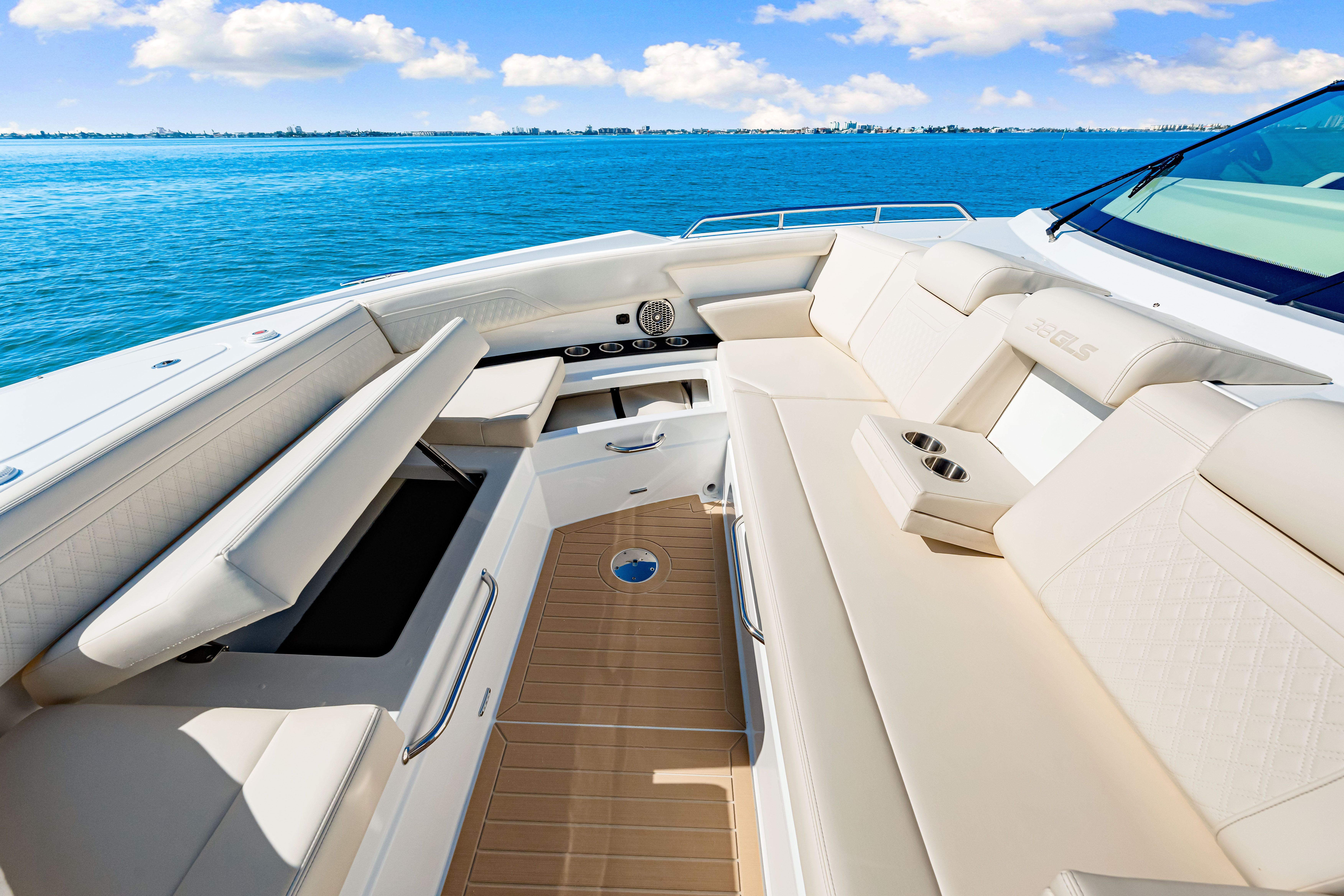 2026 Cruisers Yachts 38 GLS Outboard Image Thumbnail #72