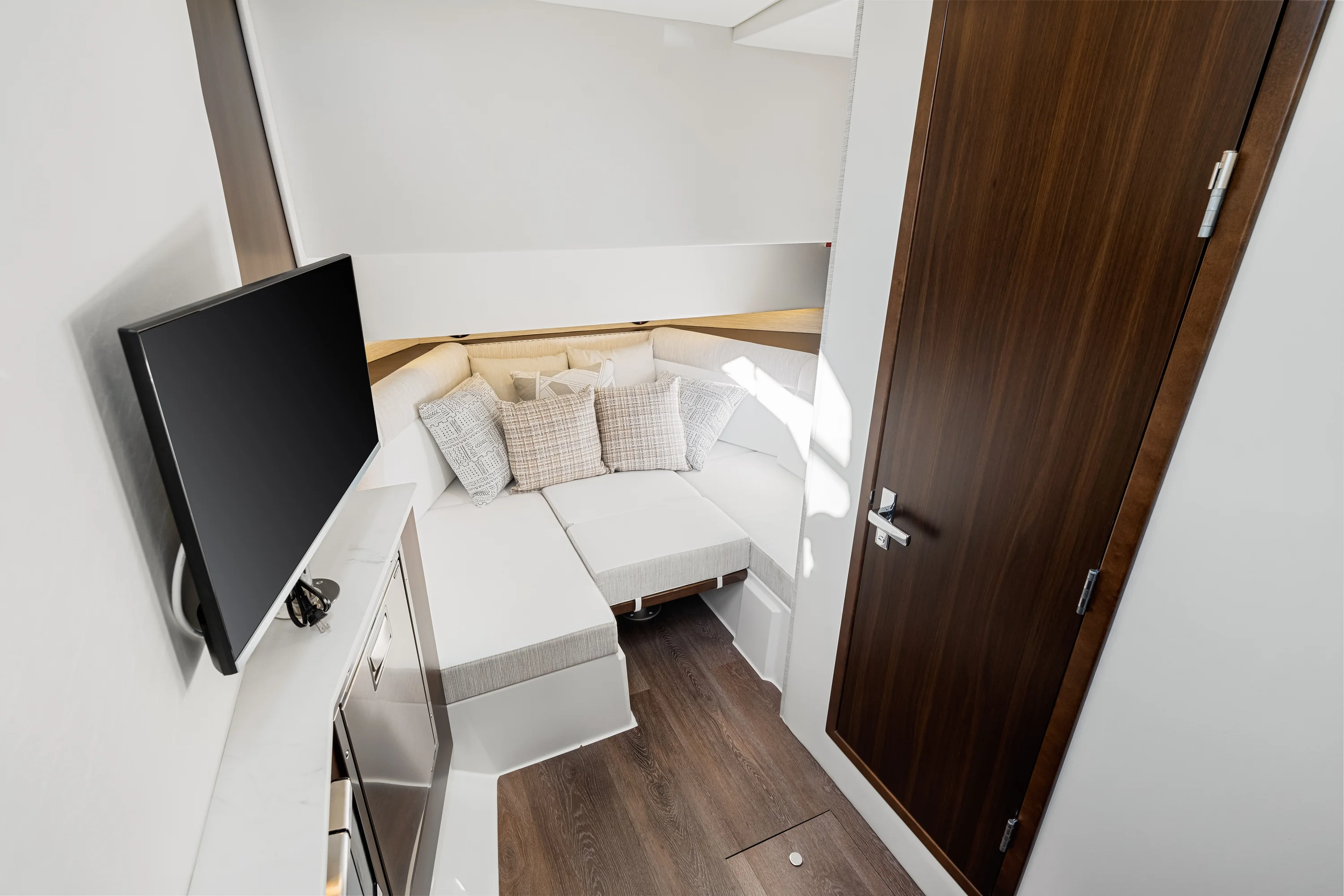 2026 Cruisers Yachts 38 GLS Outboard Image Thumbnail #75