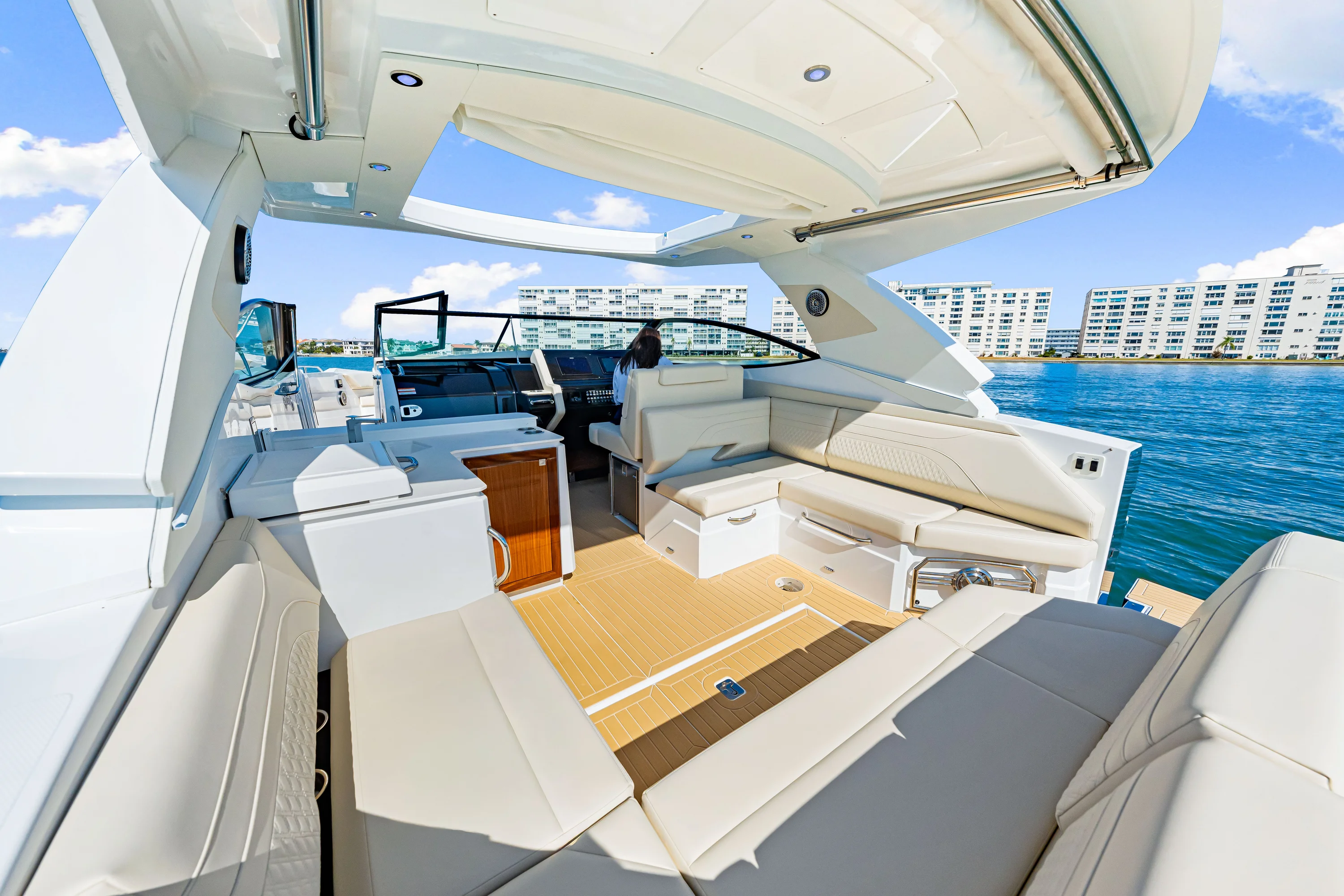 2026 Cruisers Yachts 38 GLS Outboard Image Thumbnail #57