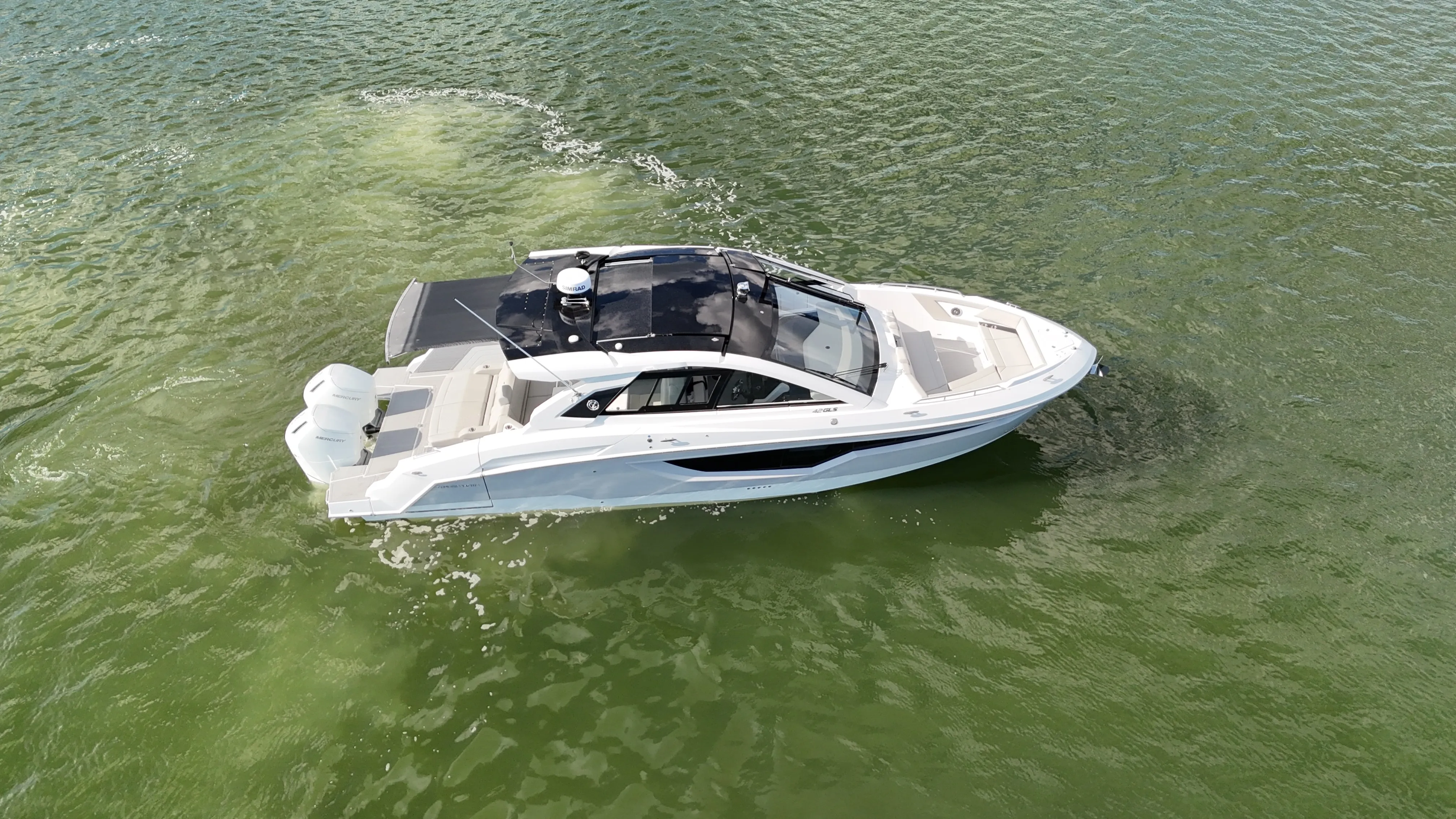 2026 Cruisers Yachts 42 GLS Outboard Image Thumbnail #12