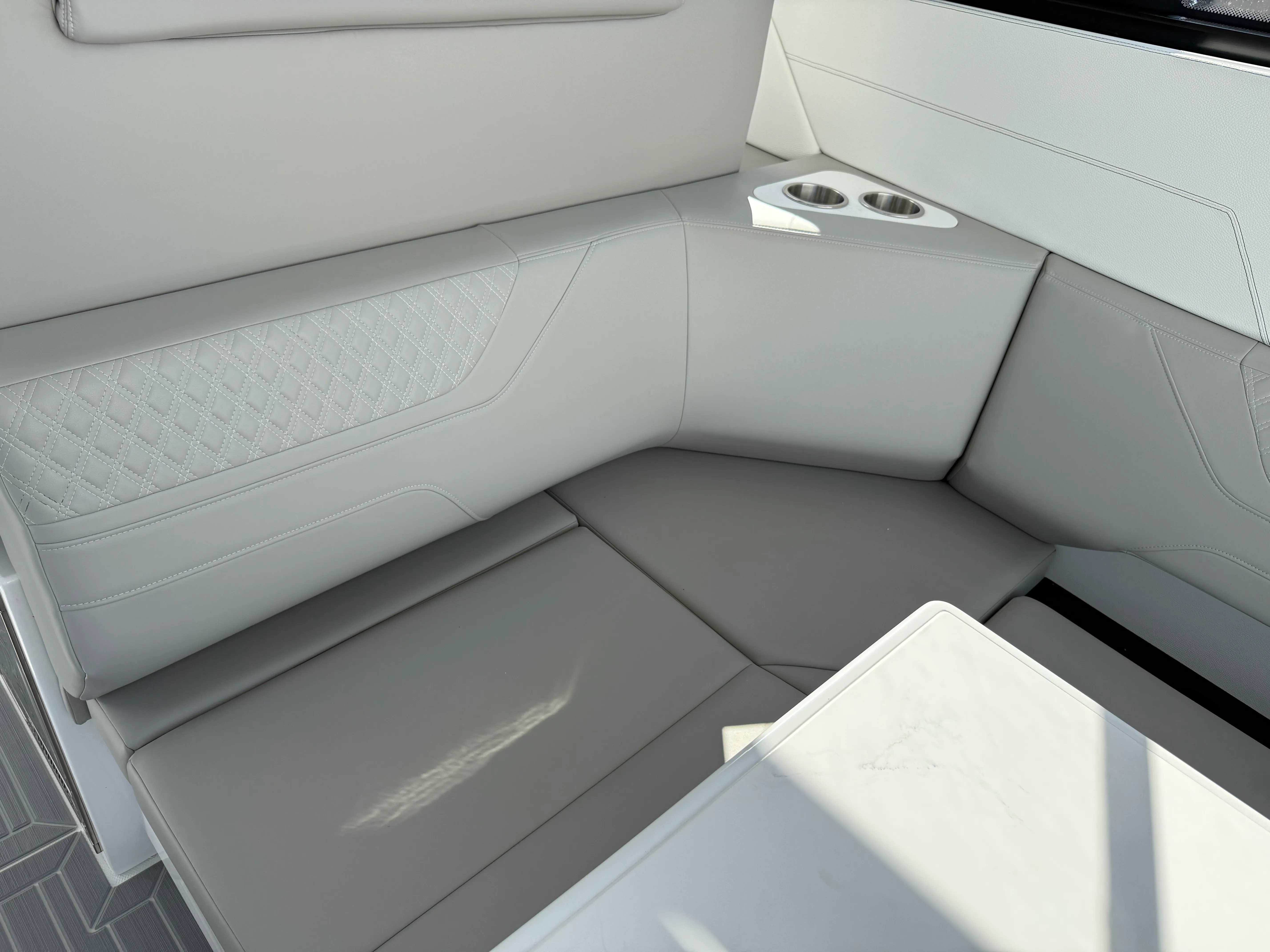 2026 Cruisers Yachts 42 GLS Outboard Image Thumbnail #33