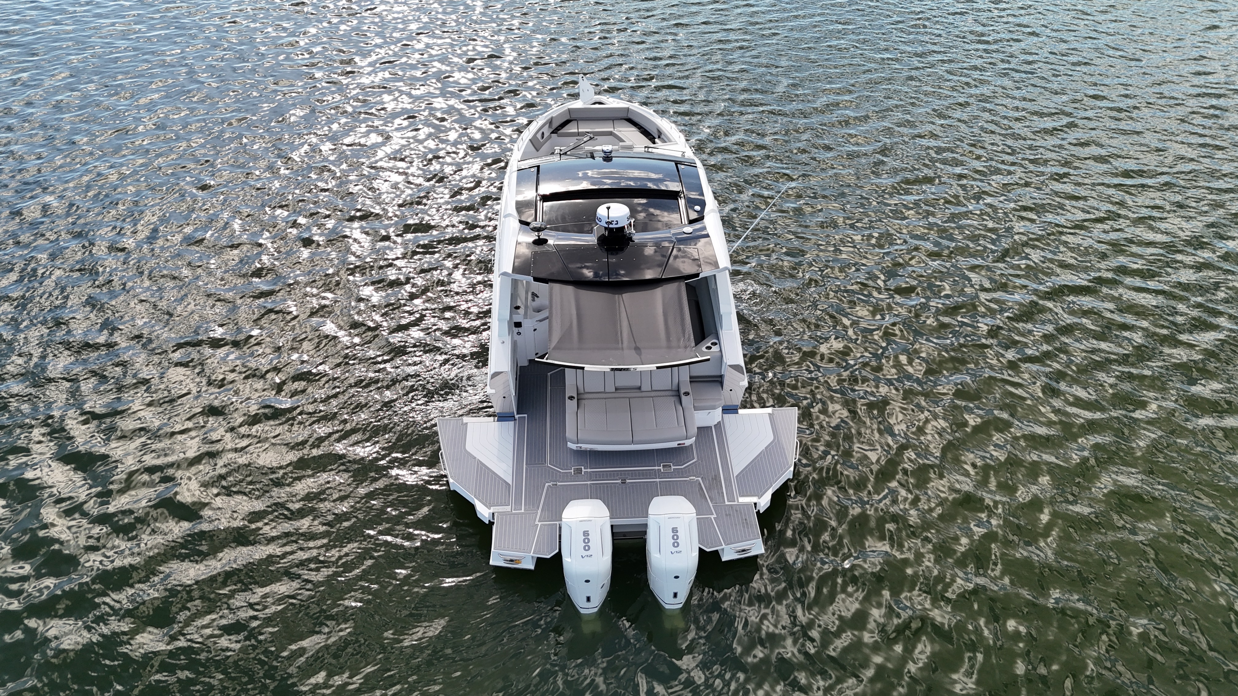 2026 Cruisers Yachts 42 GLS Outboard Image Thumbnail #18