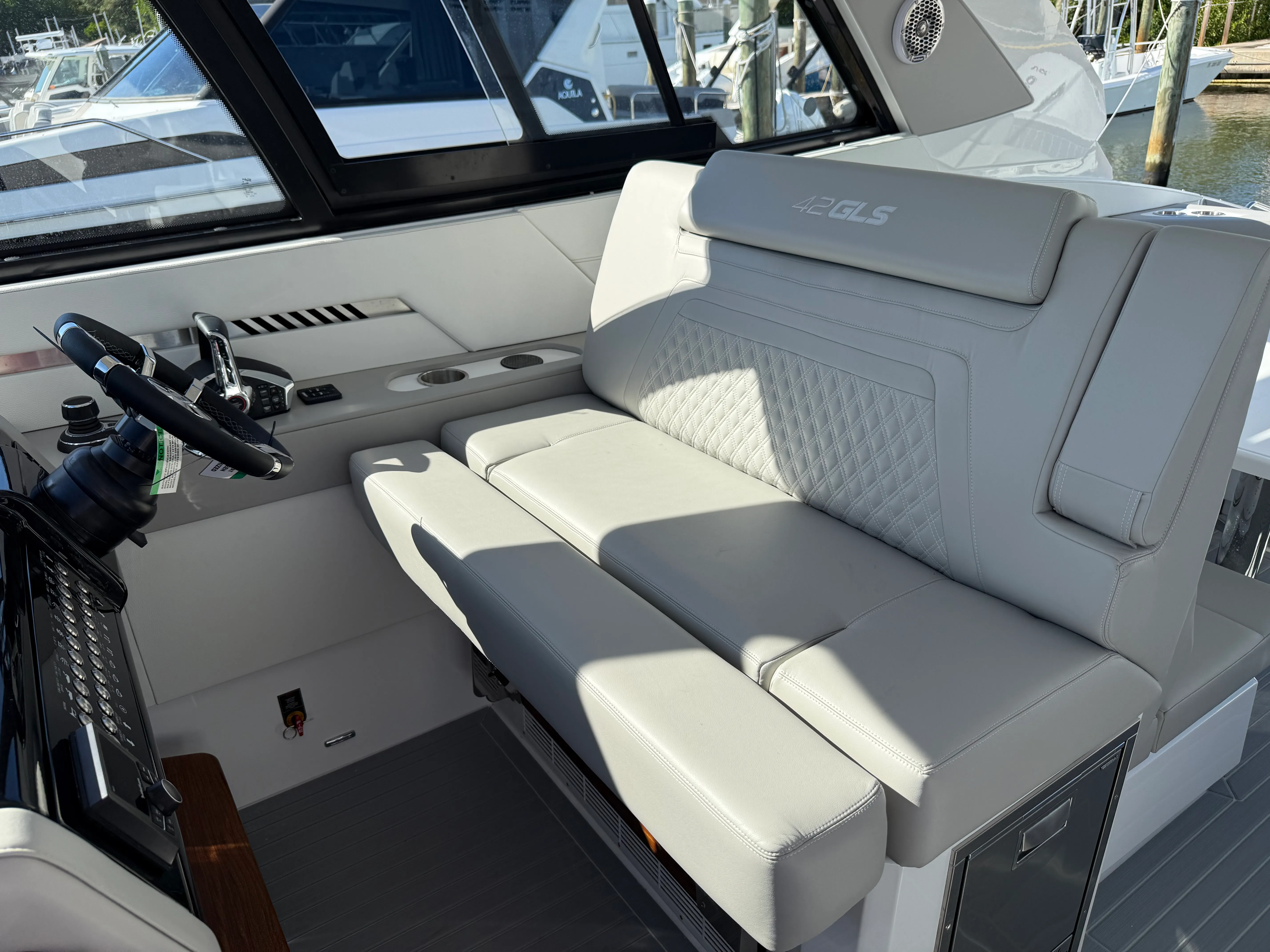 2026 Cruisers Yachts 42 GLS Outboard Image Thumbnail #38