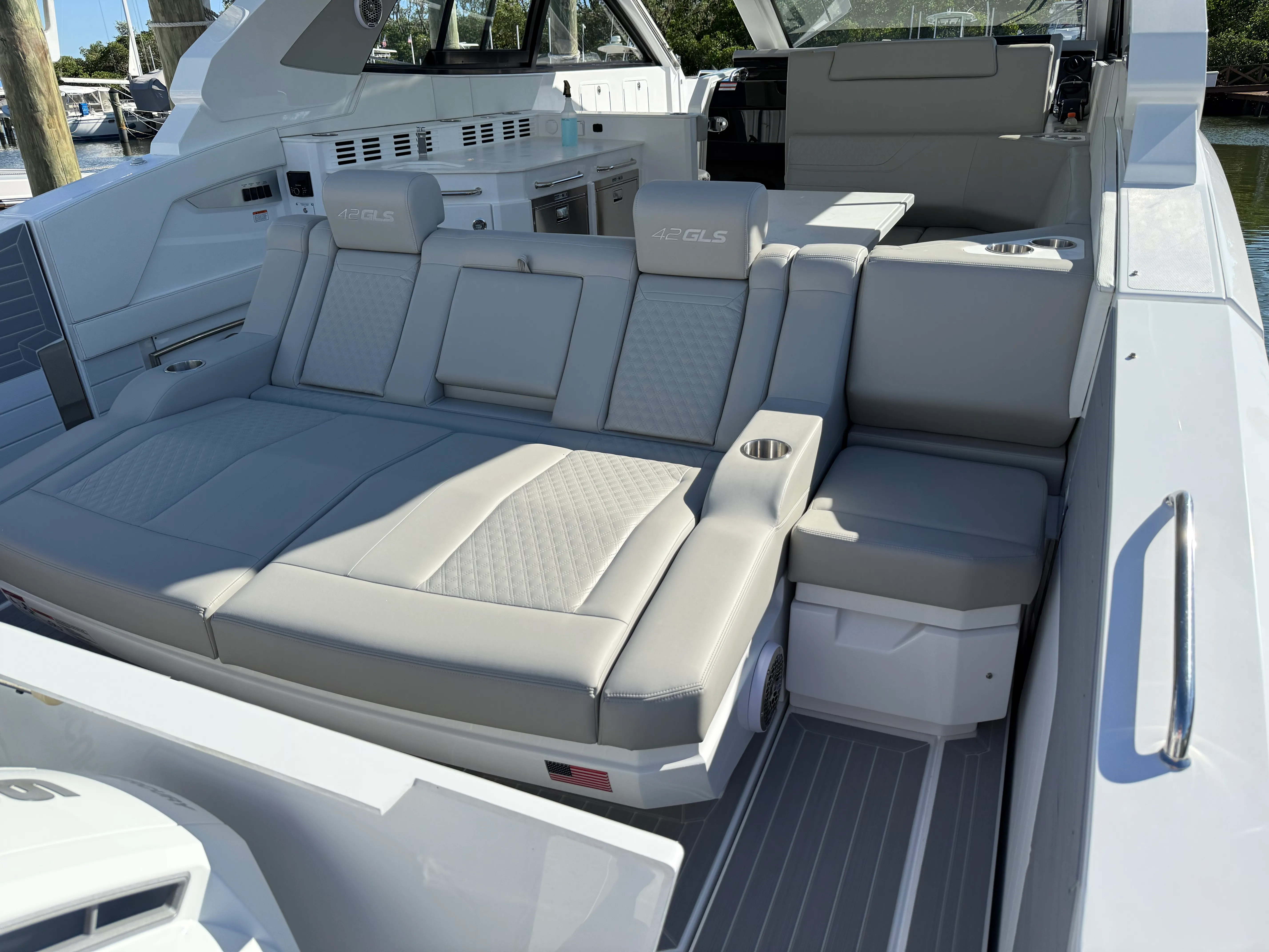 2026 Cruisers Yachts 42 GLS Outboard Image Thumbnail #26