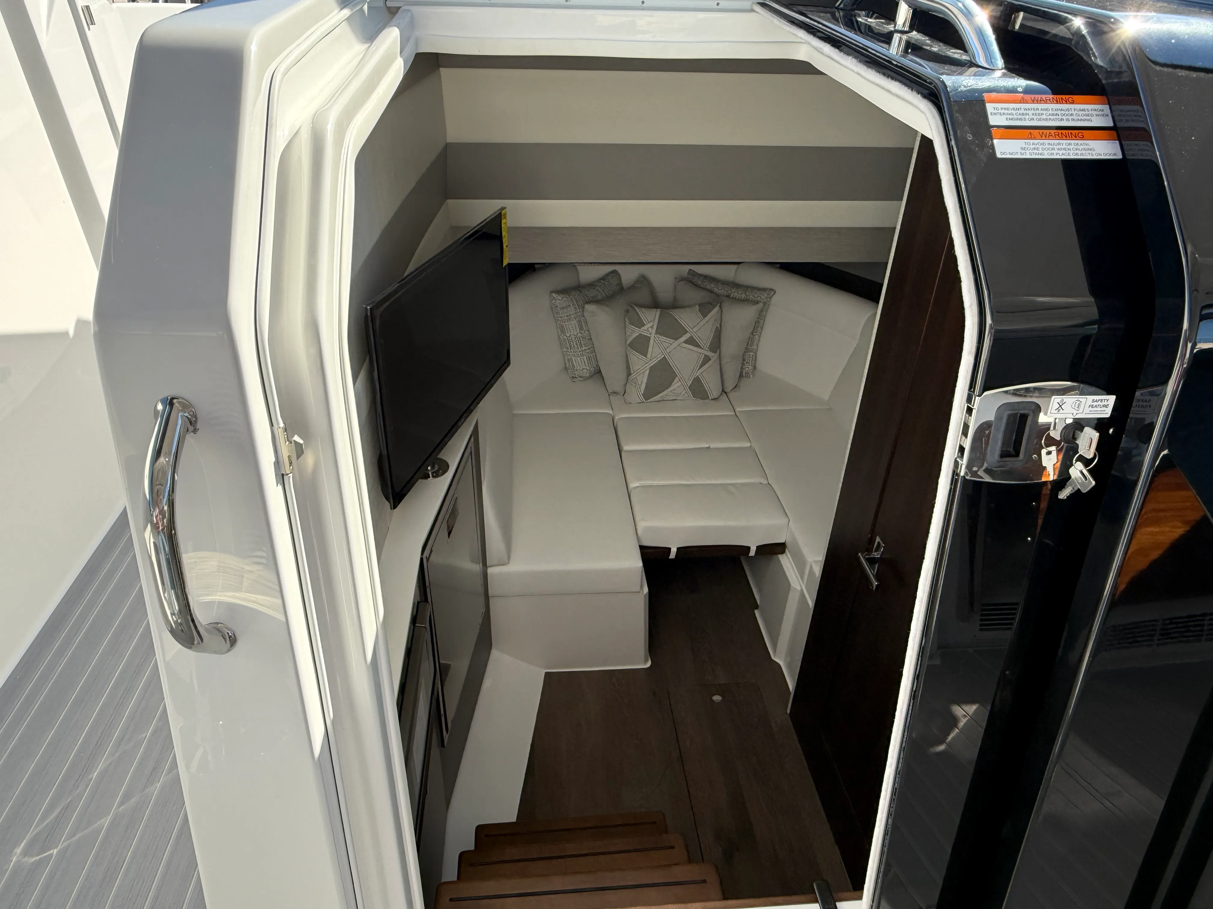 2026 Cruisers Yachts 42 GLS Outboard Image Thumbnail #51