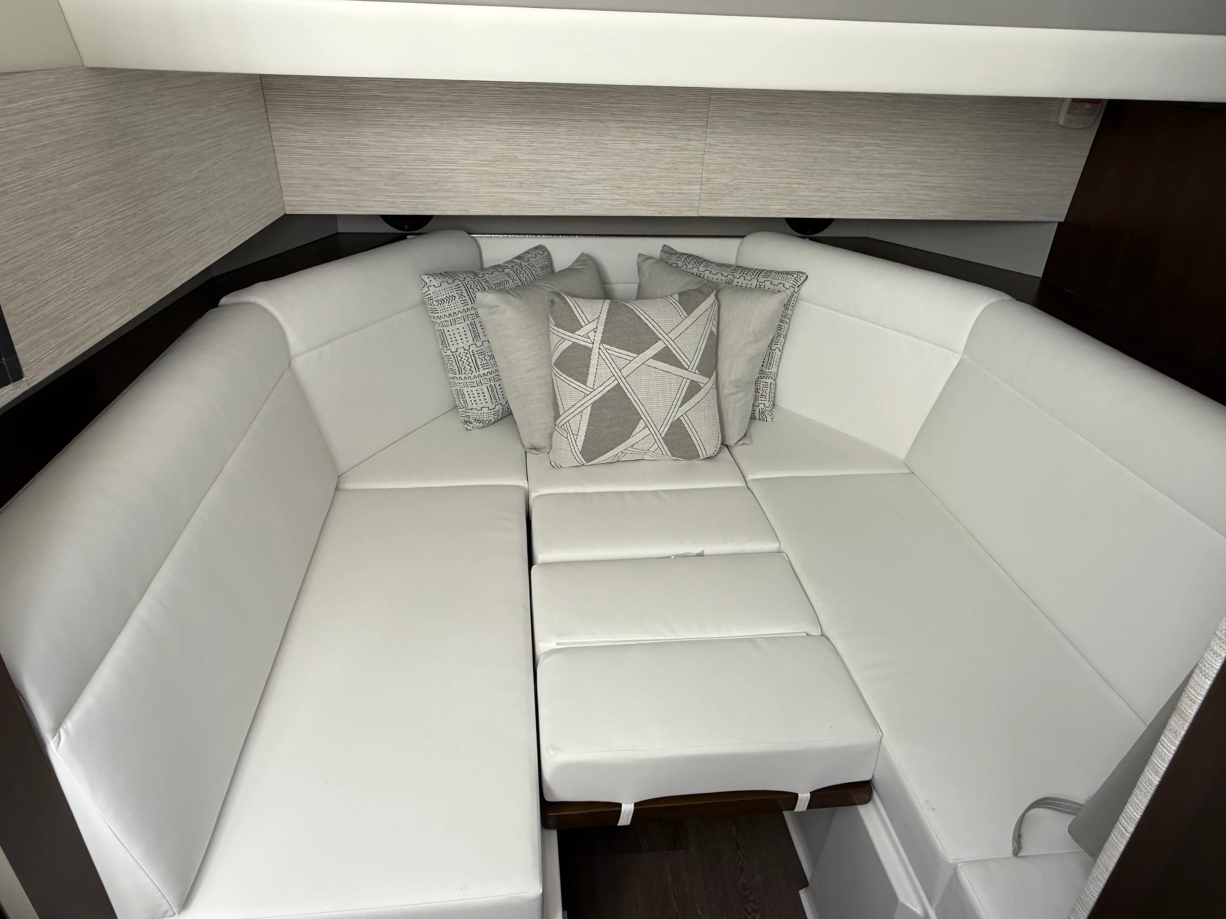 2026 Cruisers Yachts 42 GLS Outboard Image Thumbnail #55