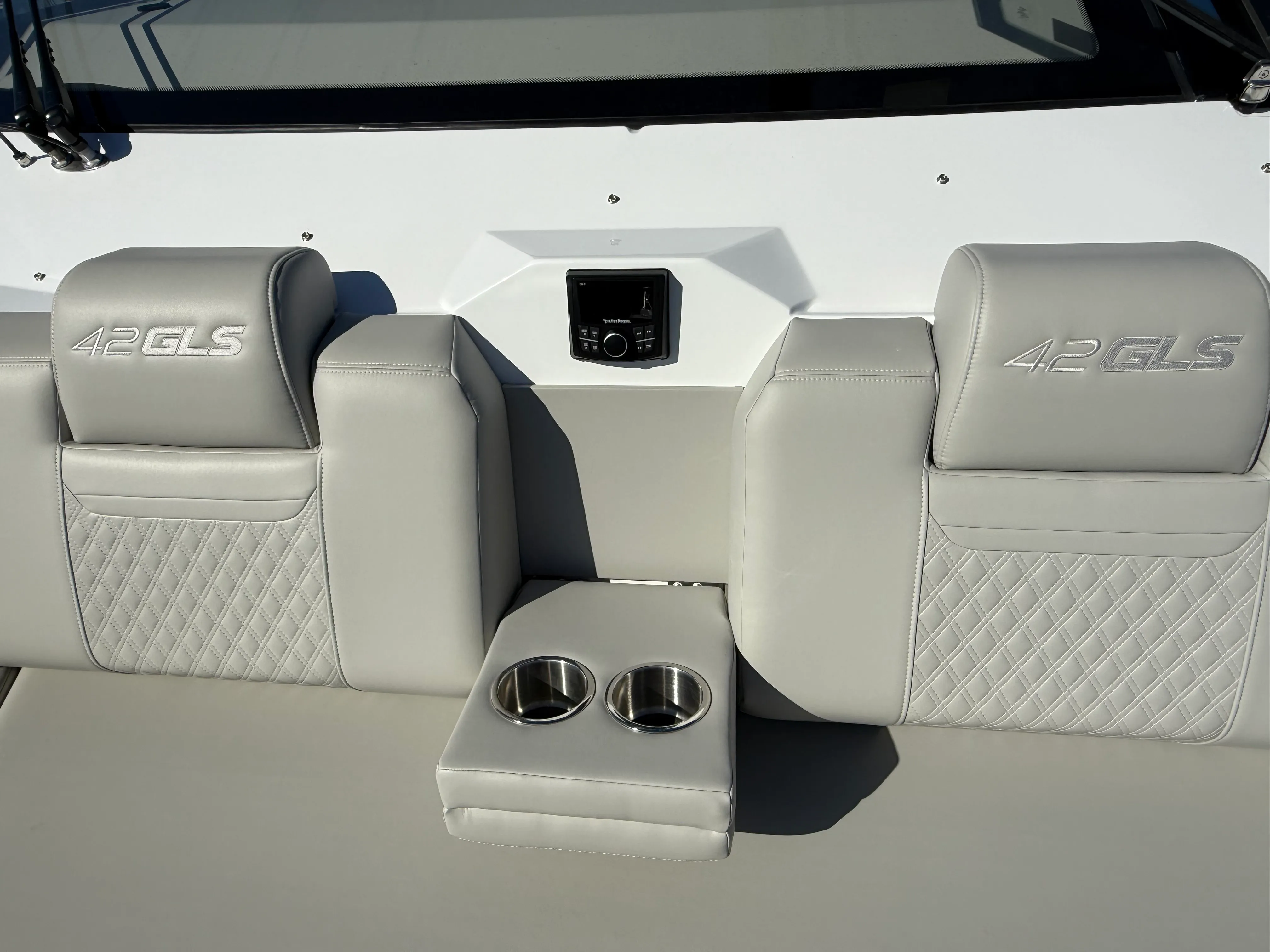 2026 Cruisers Yachts 42 GLS Outboard Image Thumbnail #47