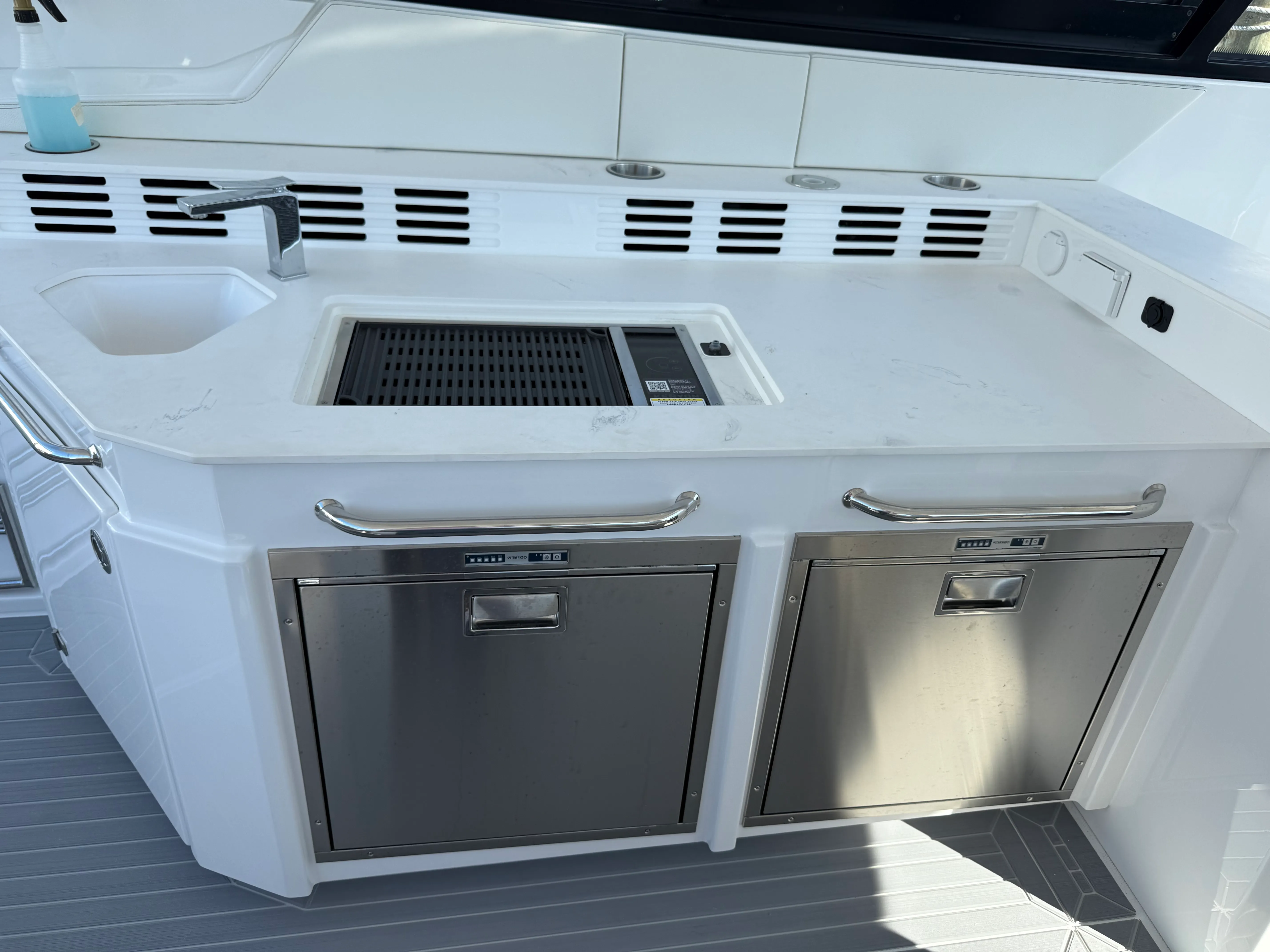 2026 Cruisers Yachts 42 GLS Outboard Image Thumbnail #32