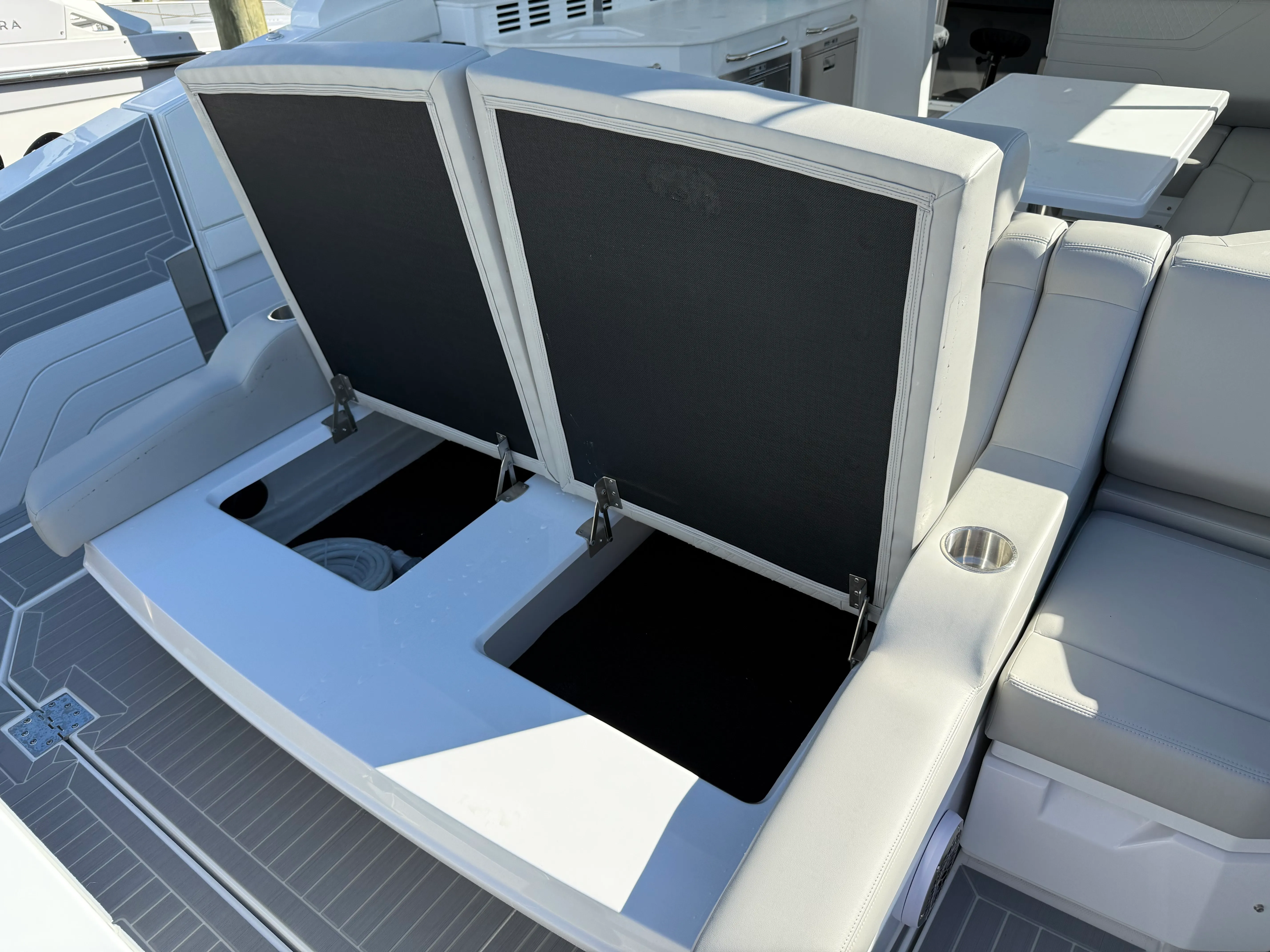 2026 Cruisers Yachts 42 GLS Outboard Image Thumbnail #27