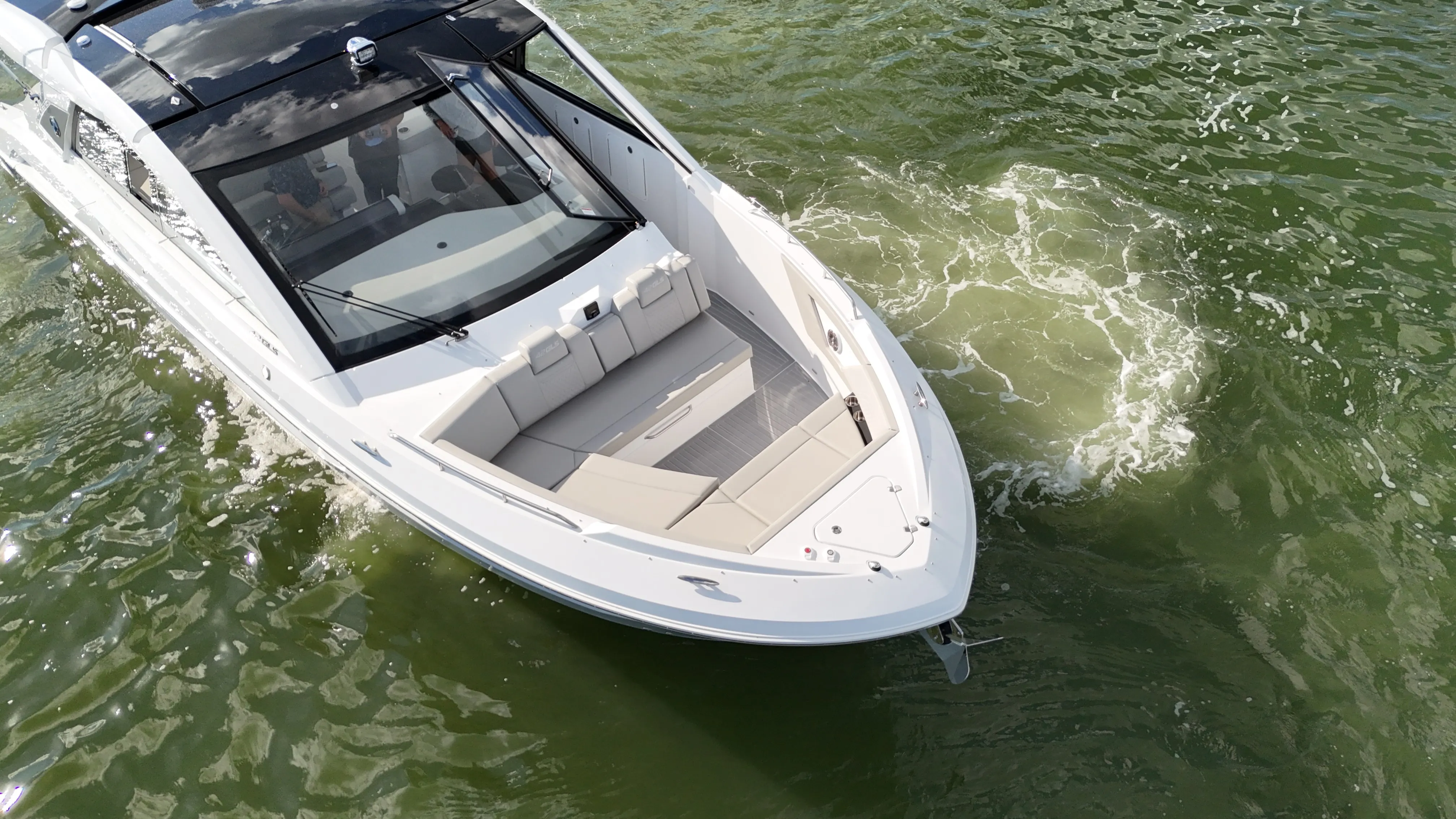 2026 Cruisers Yachts 42 GLS Outboard Image Thumbnail #13