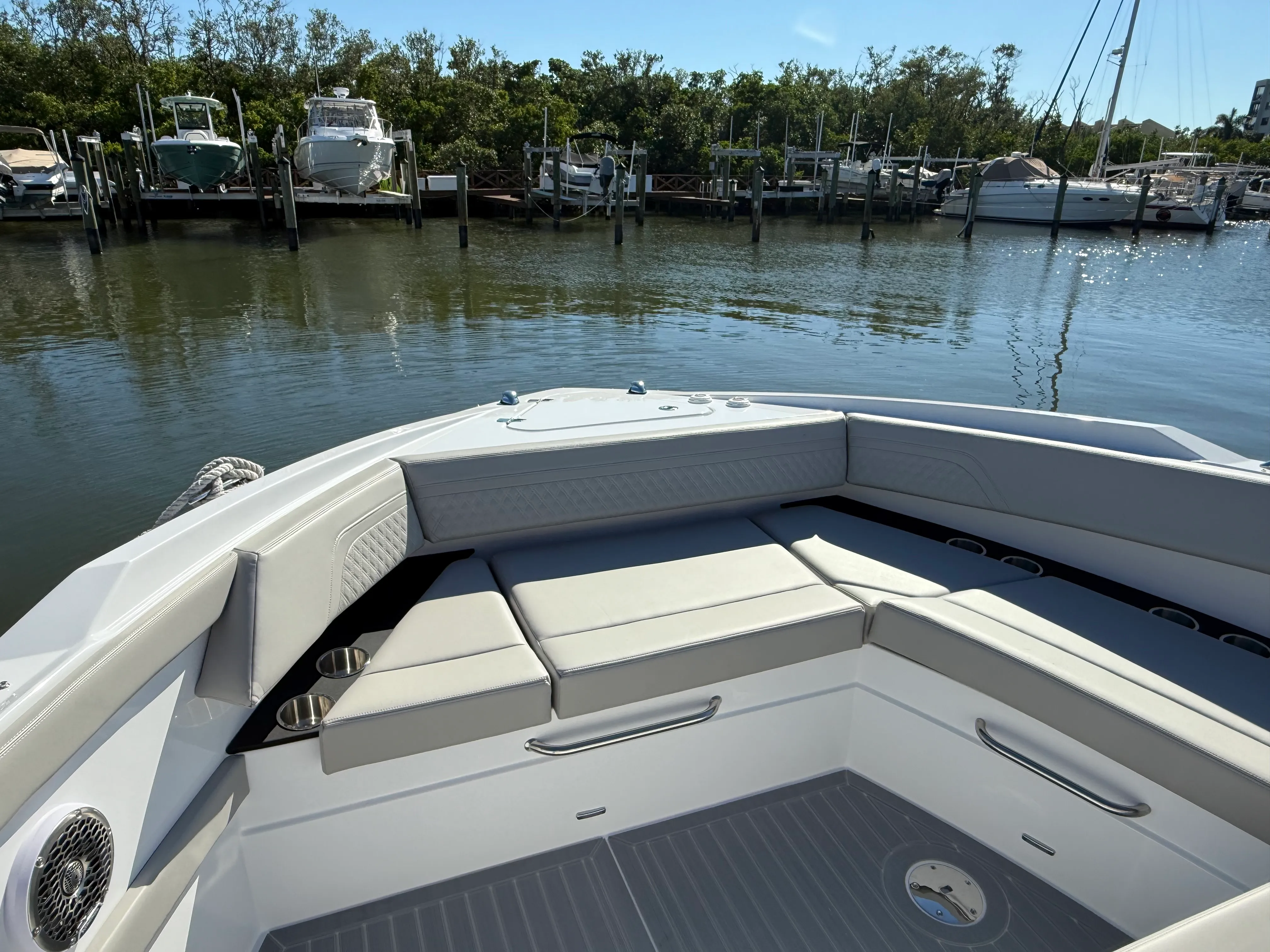 2026 Cruisers Yachts 42 GLS Outboard Image Thumbnail #46