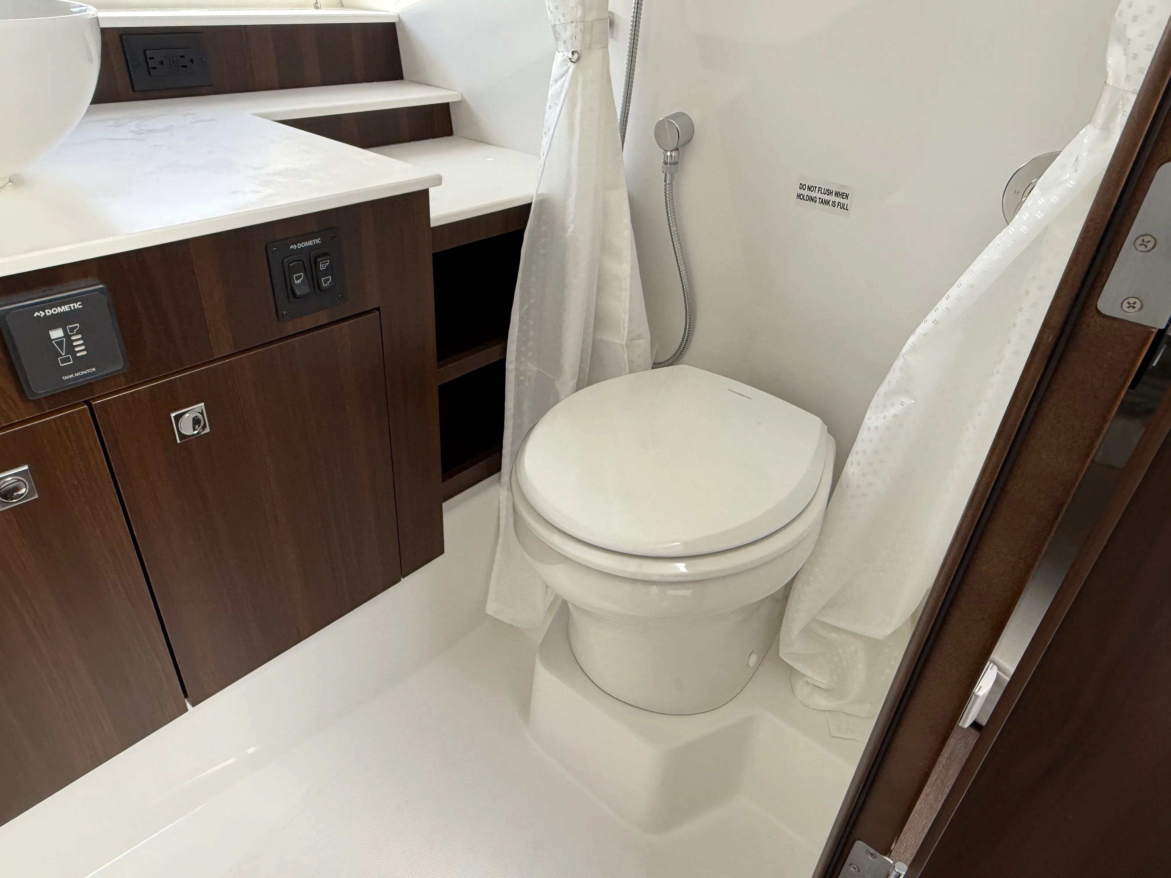 2026 Cruisers Yachts 42 GLS Outboard Image Thumbnail #60