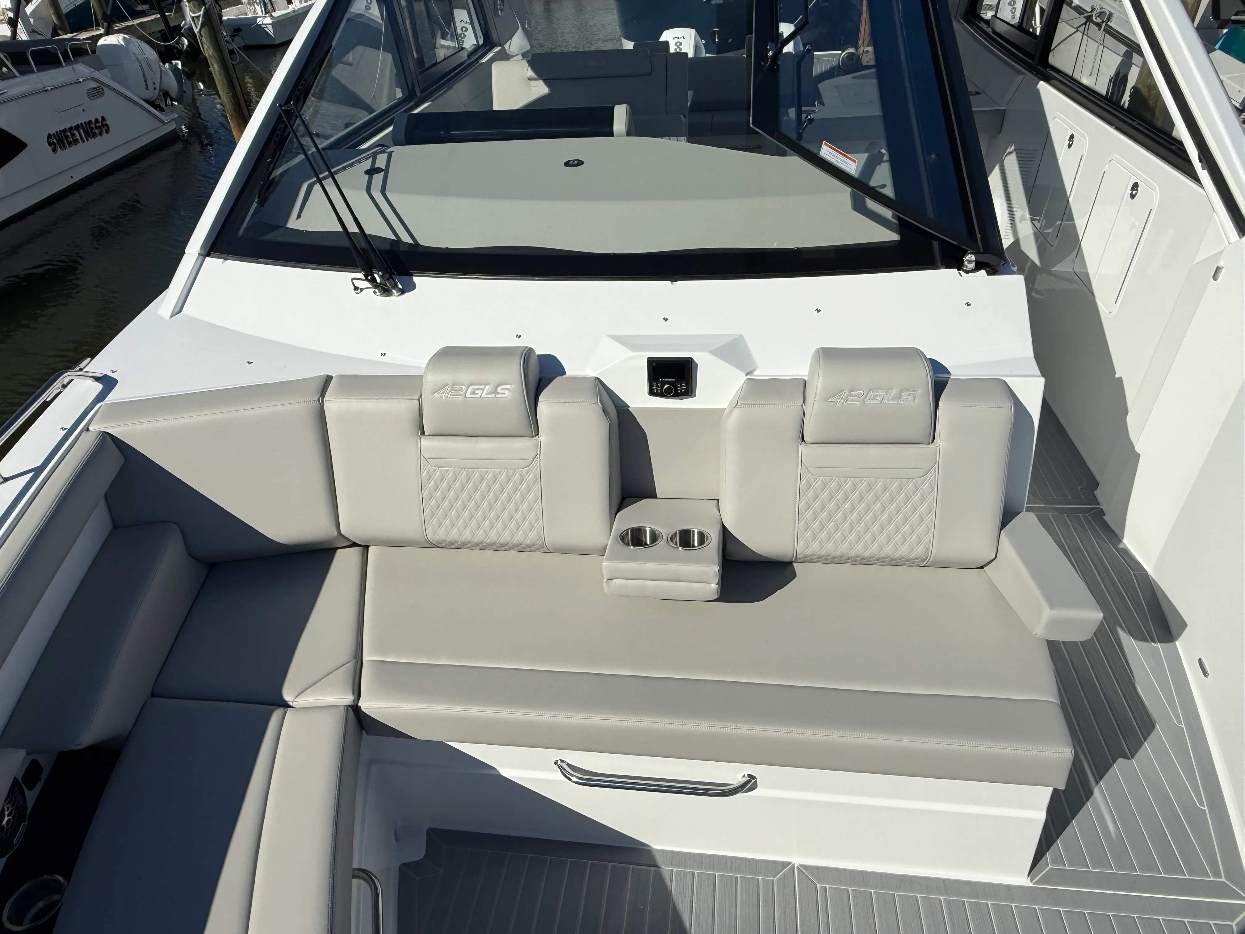 2026 Cruisers Yachts 42 GLS Outboard Image Thumbnail #44